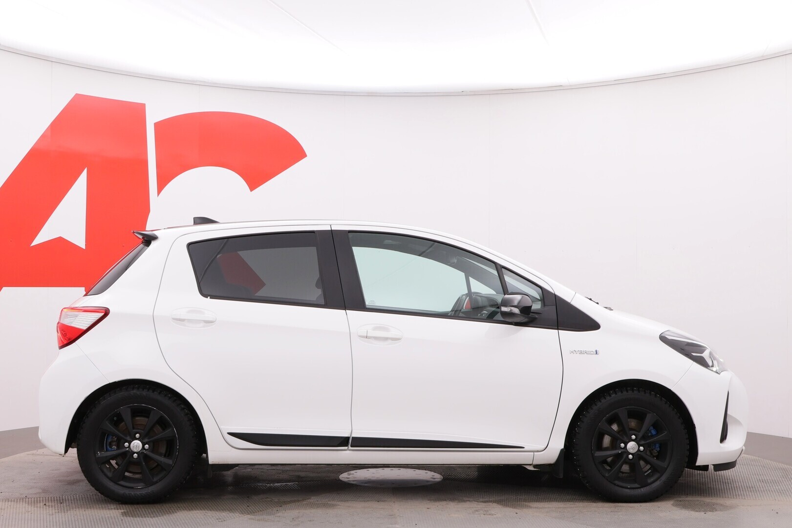 TOYOTA Yaris 2019