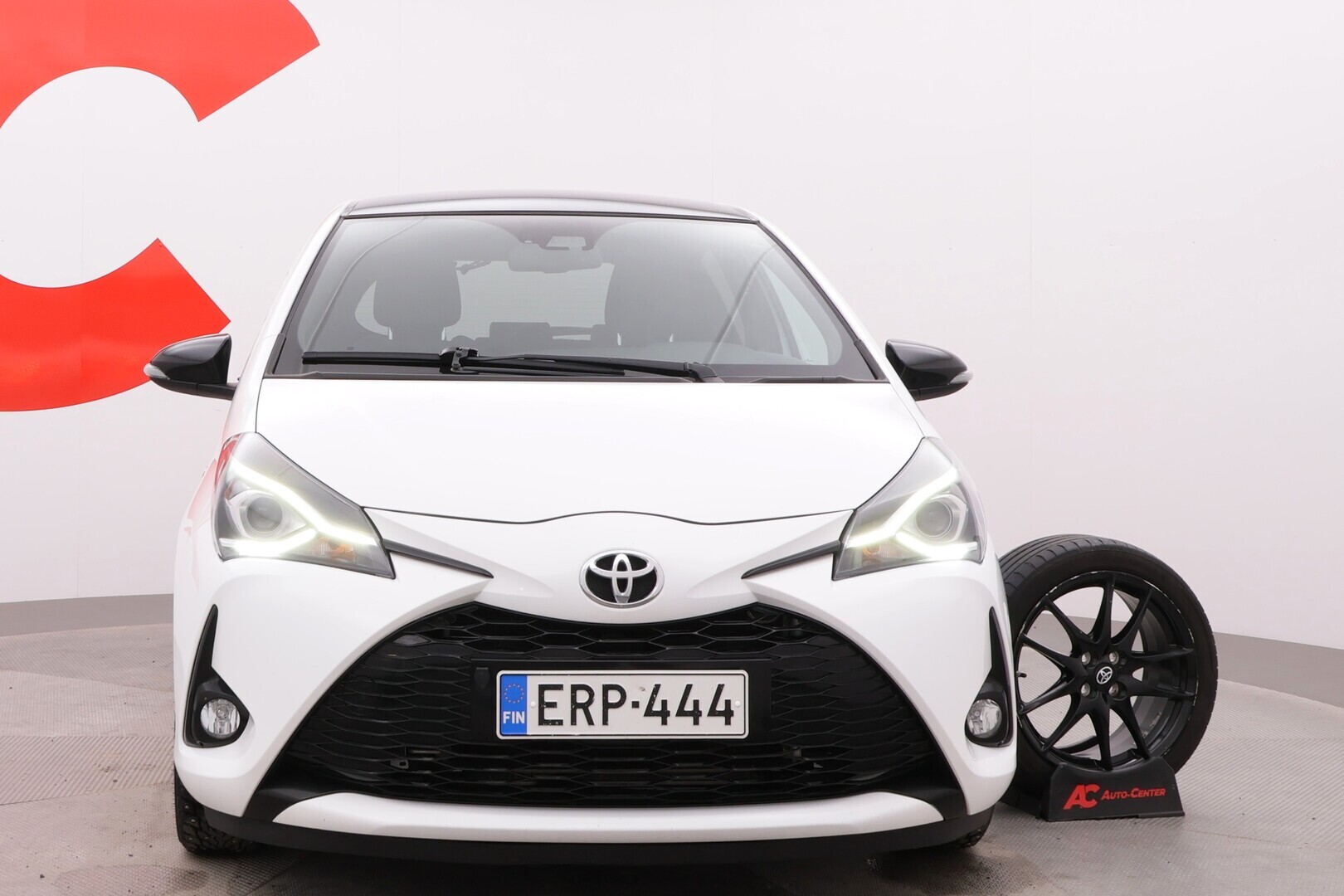 TOYOTA Yaris 2019