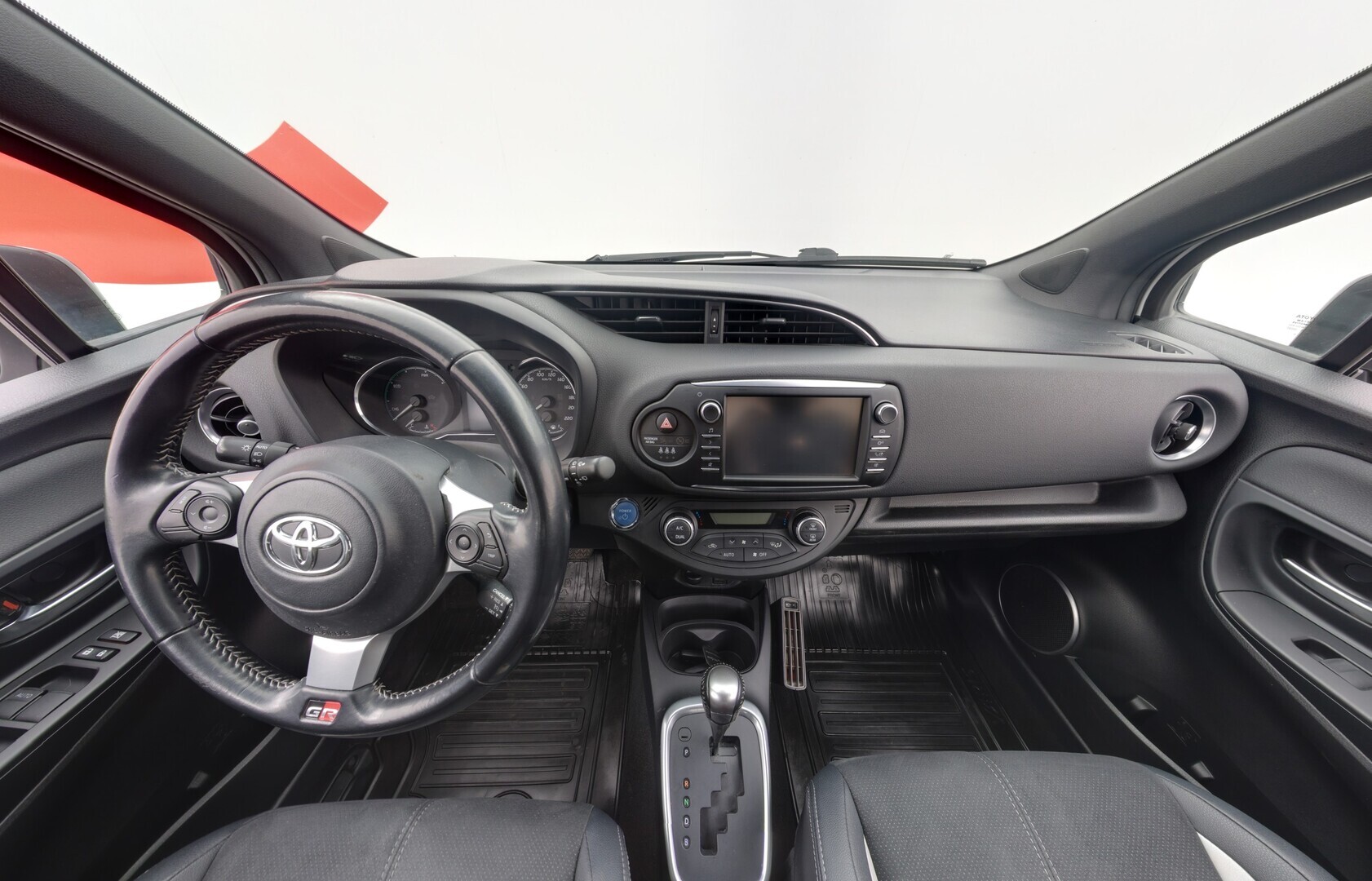 TOYOTA Yaris 2019