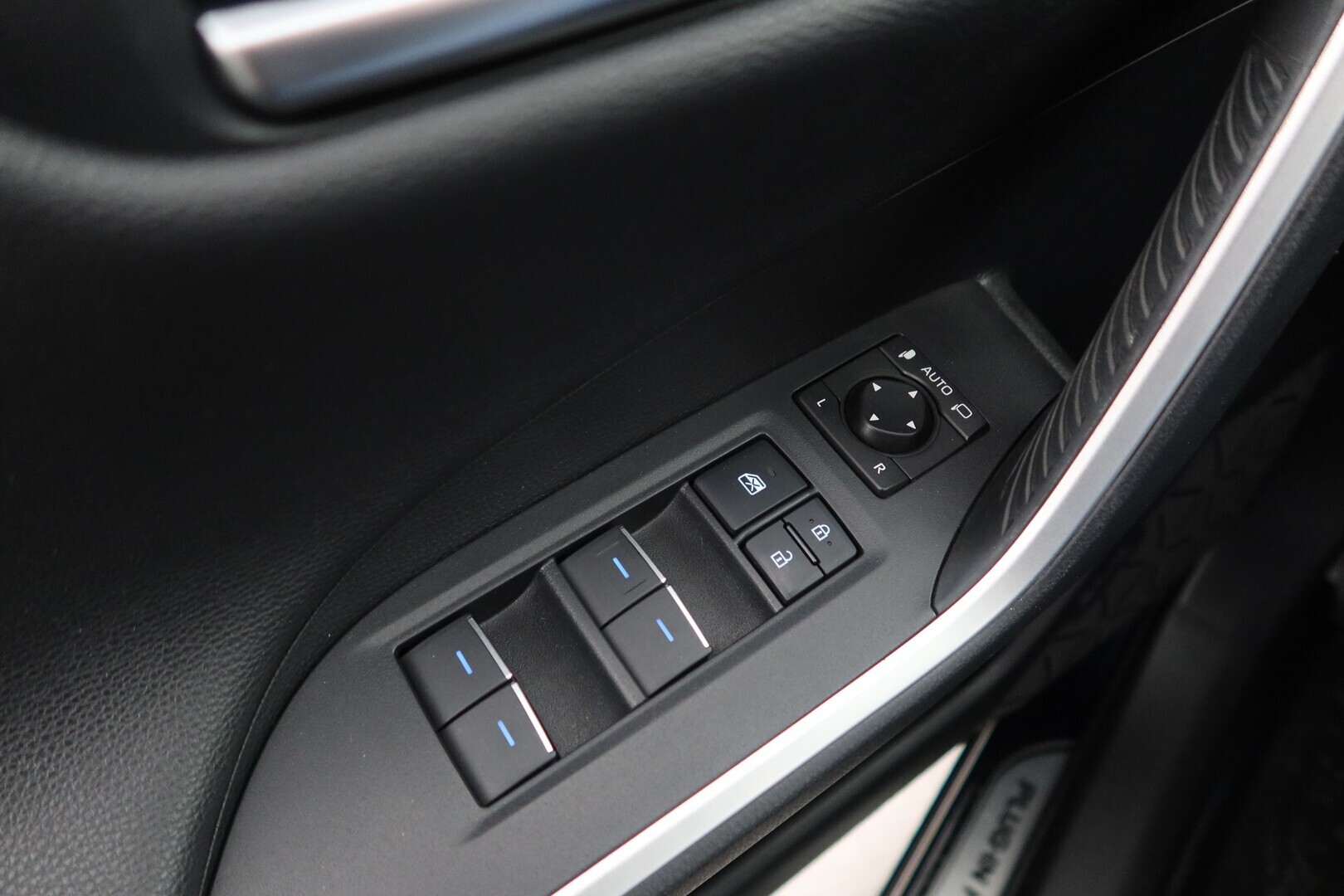 TOYOTA RAV4 Plug-in 2021