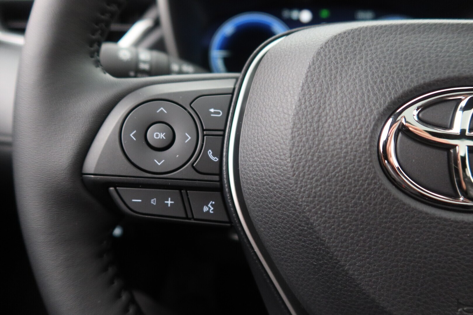 TOYOTA Corolla Cross 2025