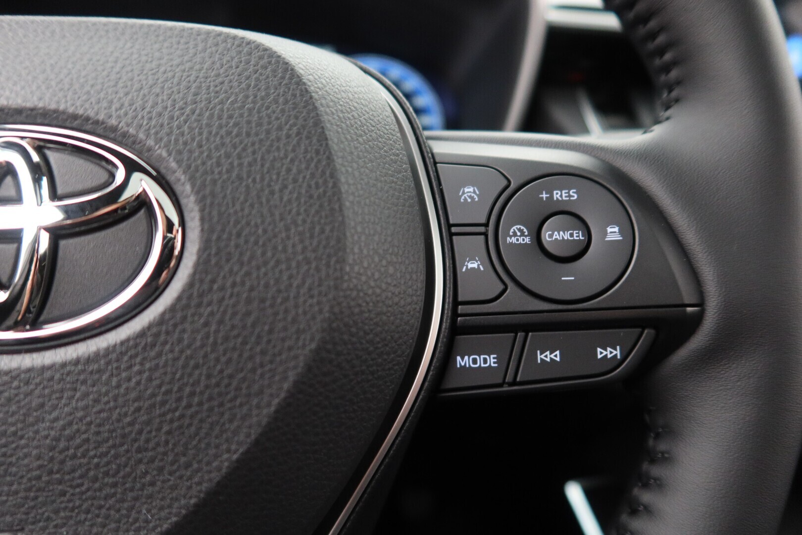 TOYOTA Corolla Cross 2025