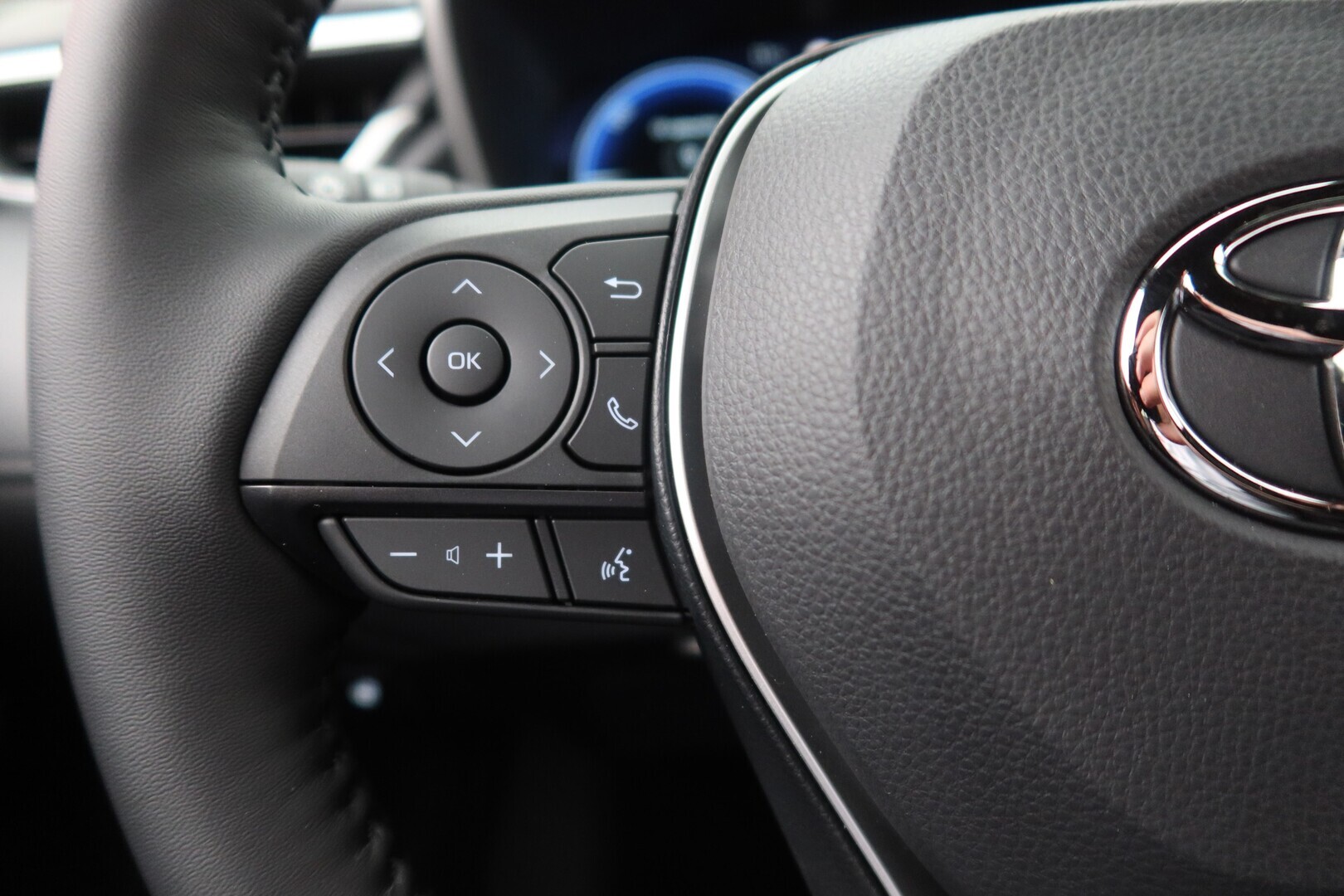 TOYOTA Corolla Cross 2025