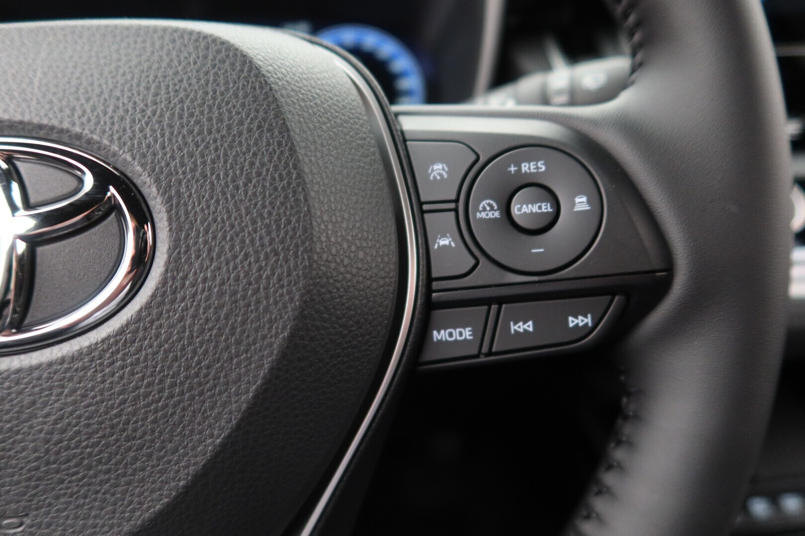 TOYOTA Corolla Cross 2025