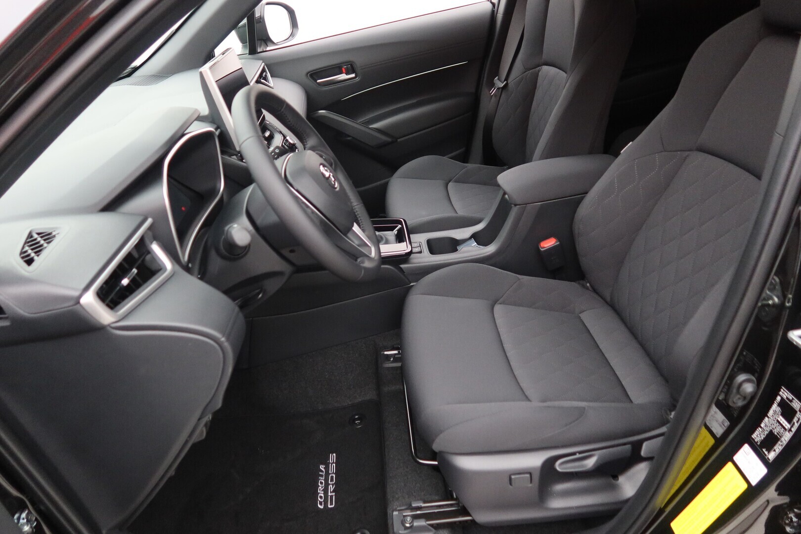 TOYOTA Corolla Cross 2025