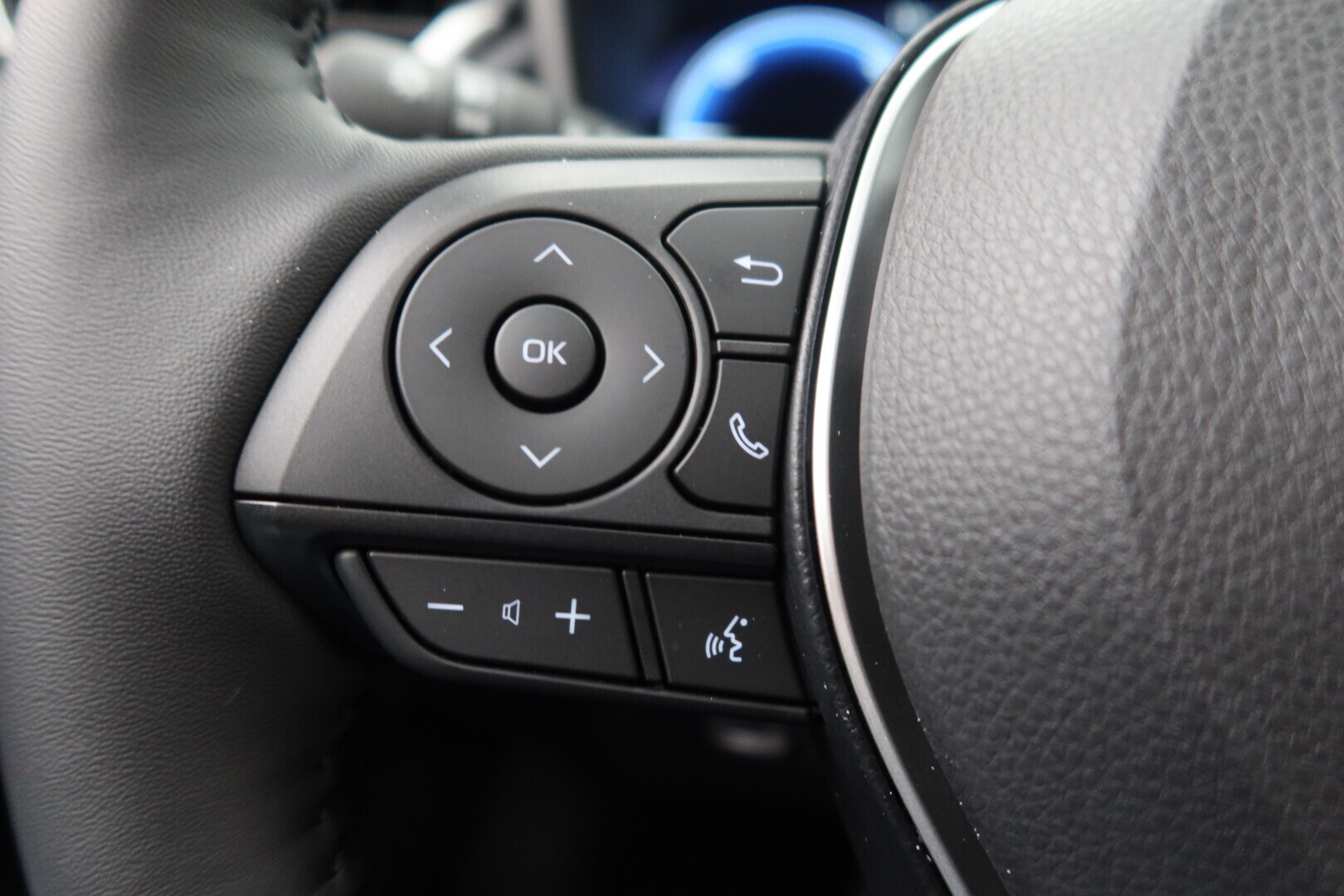 TOYOTA Corolla Cross 2025