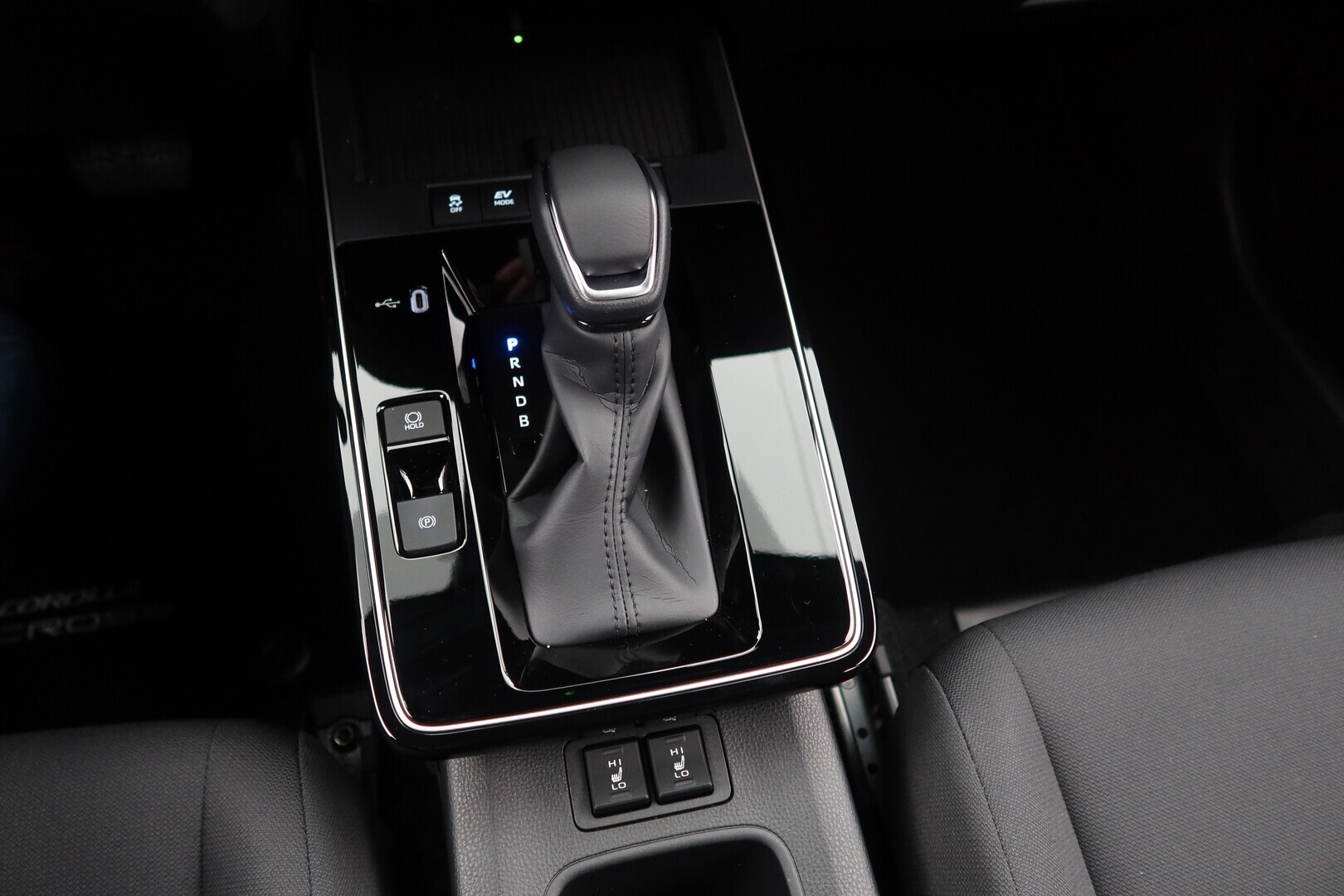 TOYOTA Corolla Cross 2025