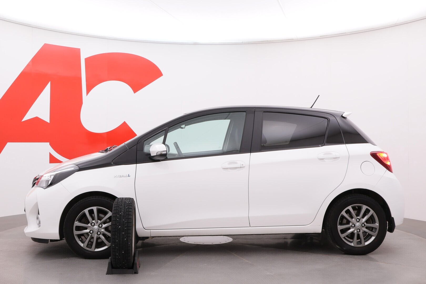 TOYOTA Yaris 2016