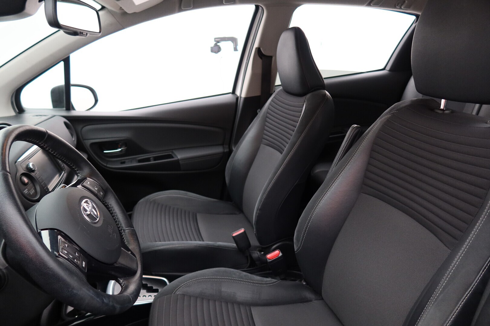 TOYOTA Yaris 2016