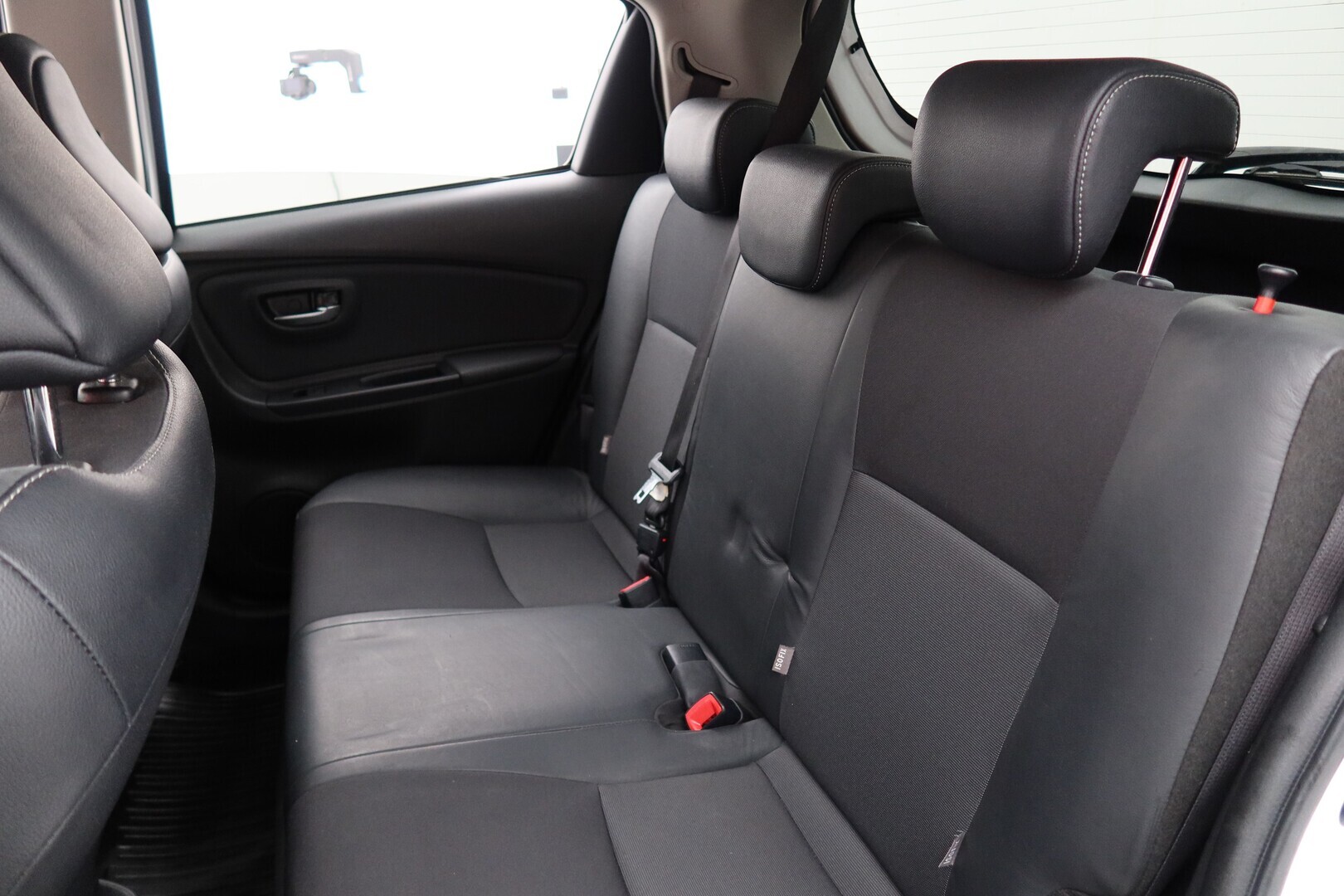 TOYOTA Yaris 2016