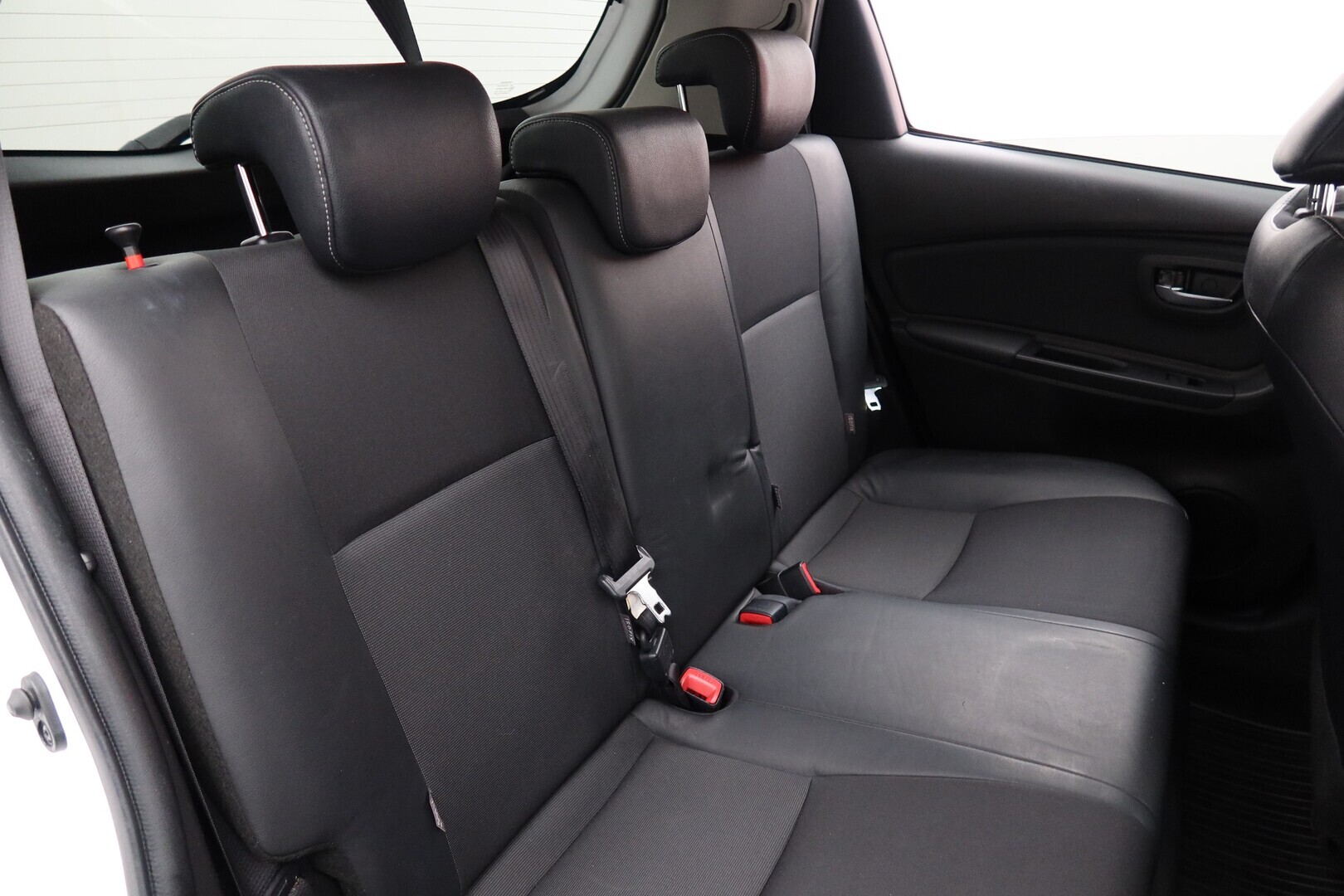 TOYOTA Yaris 2016
