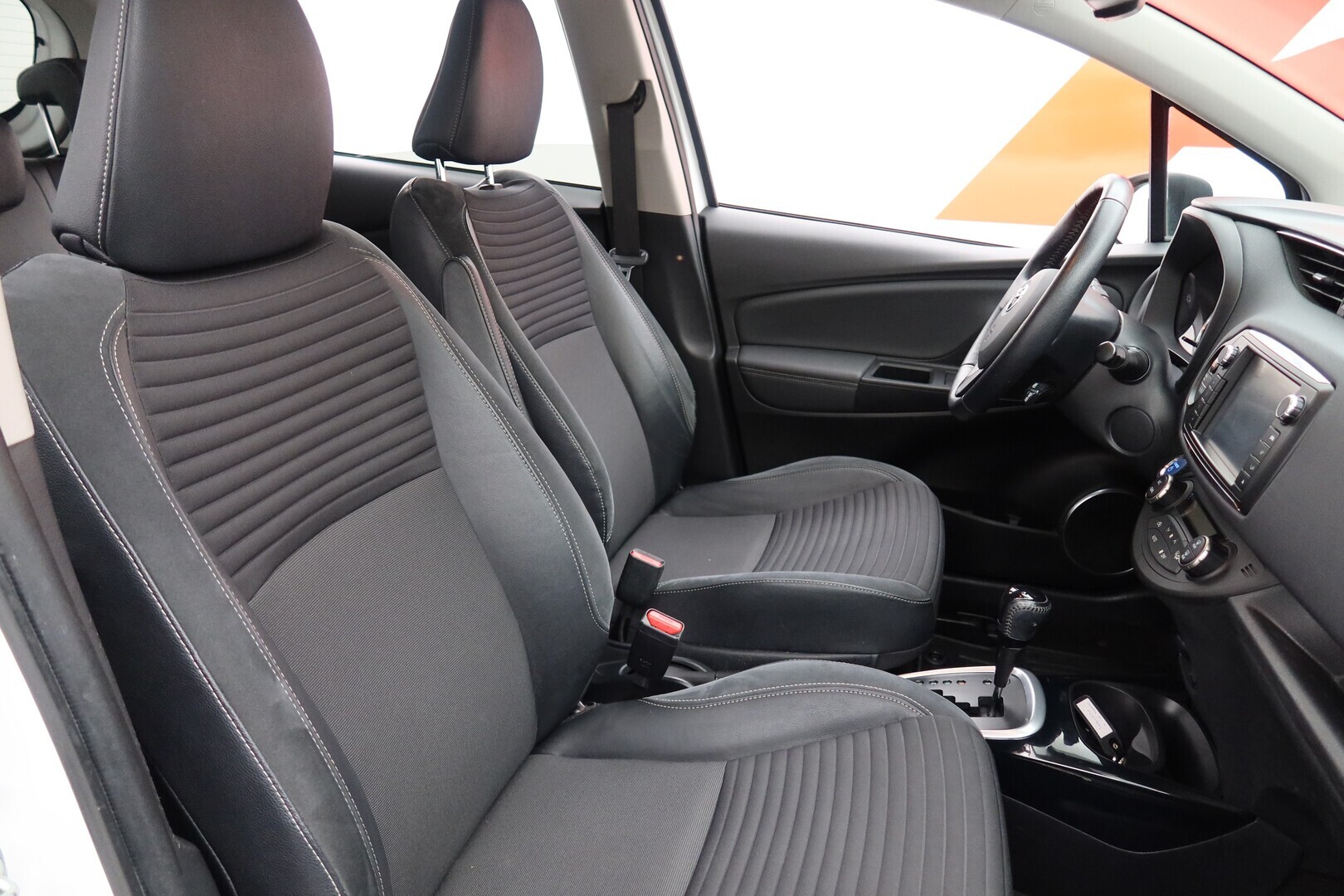 TOYOTA Yaris 2016