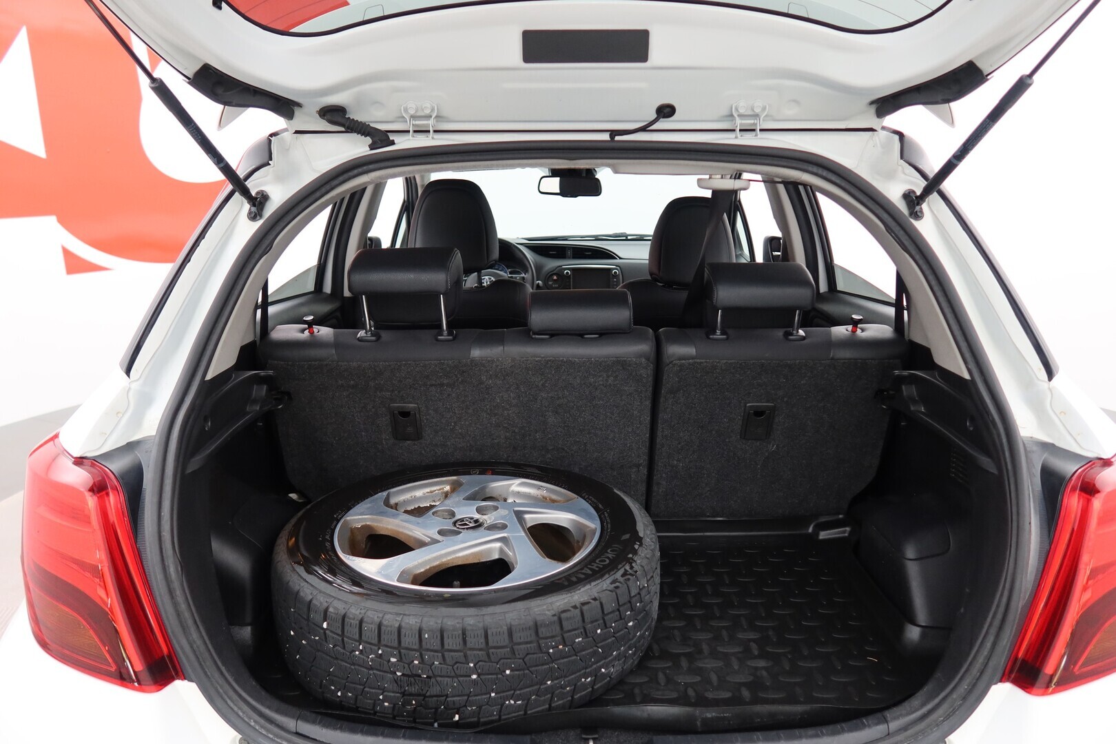 TOYOTA Yaris 2016