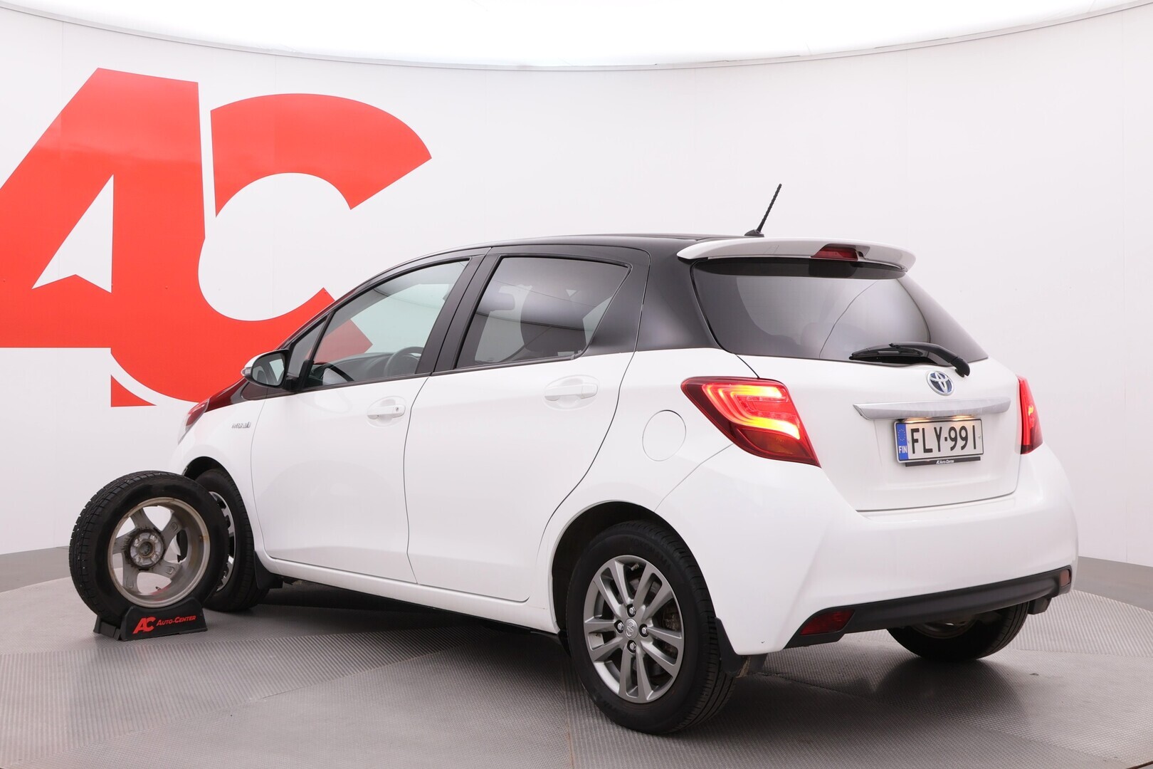 TOYOTA Yaris 2016