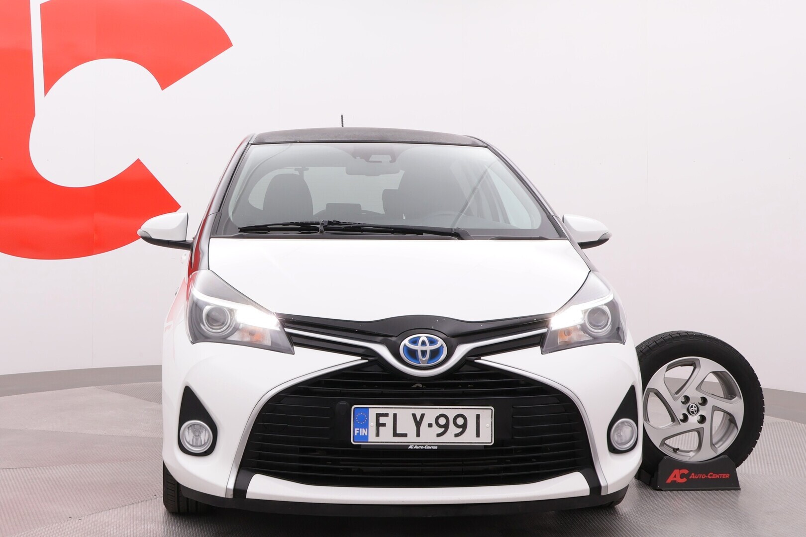 TOYOTA Yaris 2016