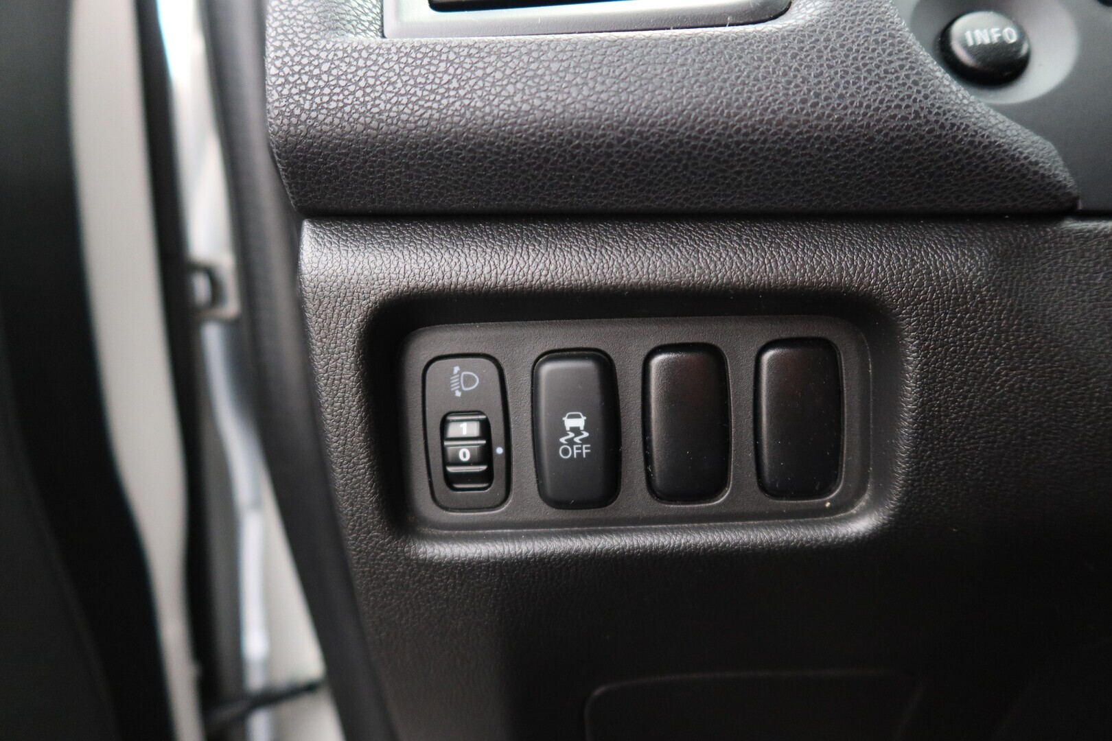 MITSUBISHI ASX 2016