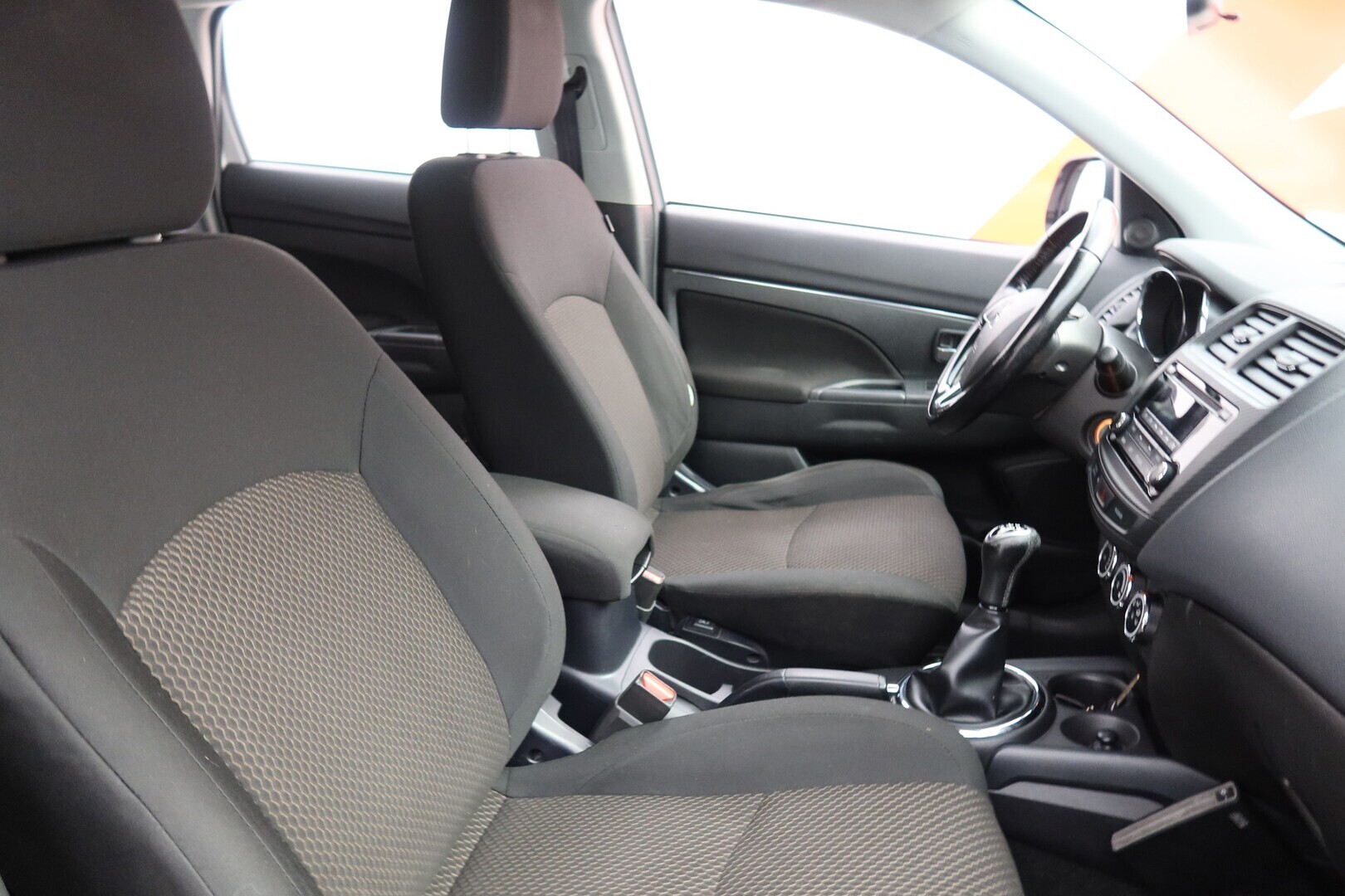 MITSUBISHI ASX 2016