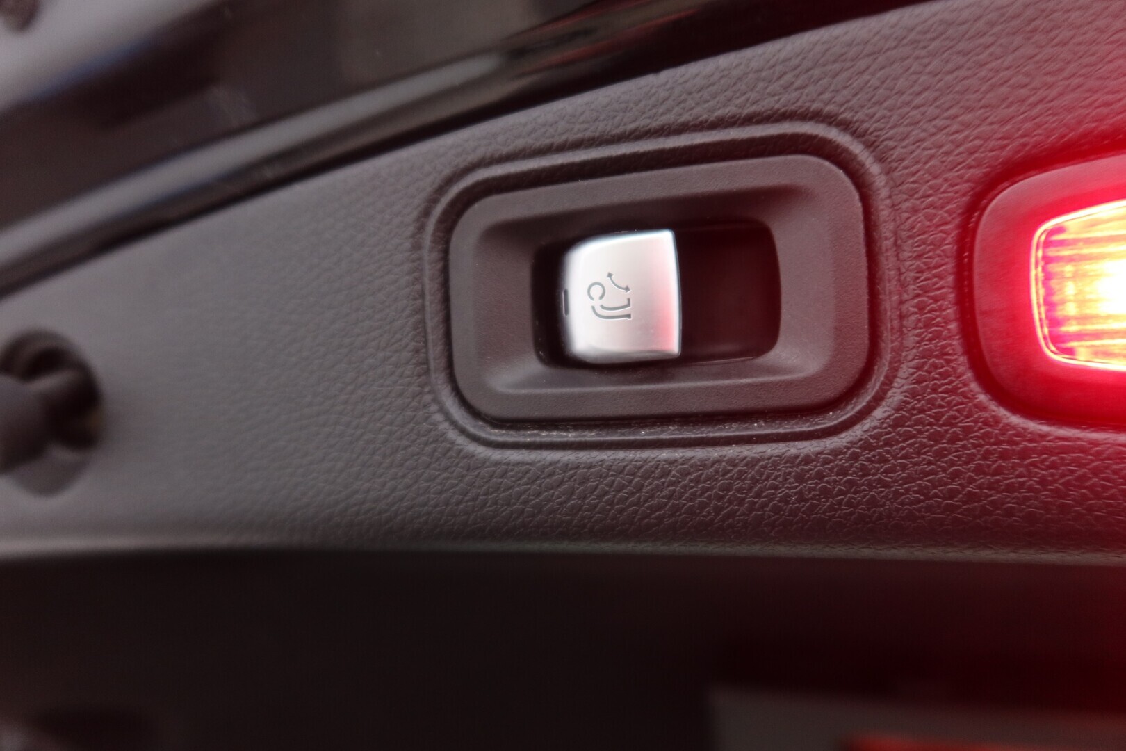 MERCEDES-BENZ E 2018