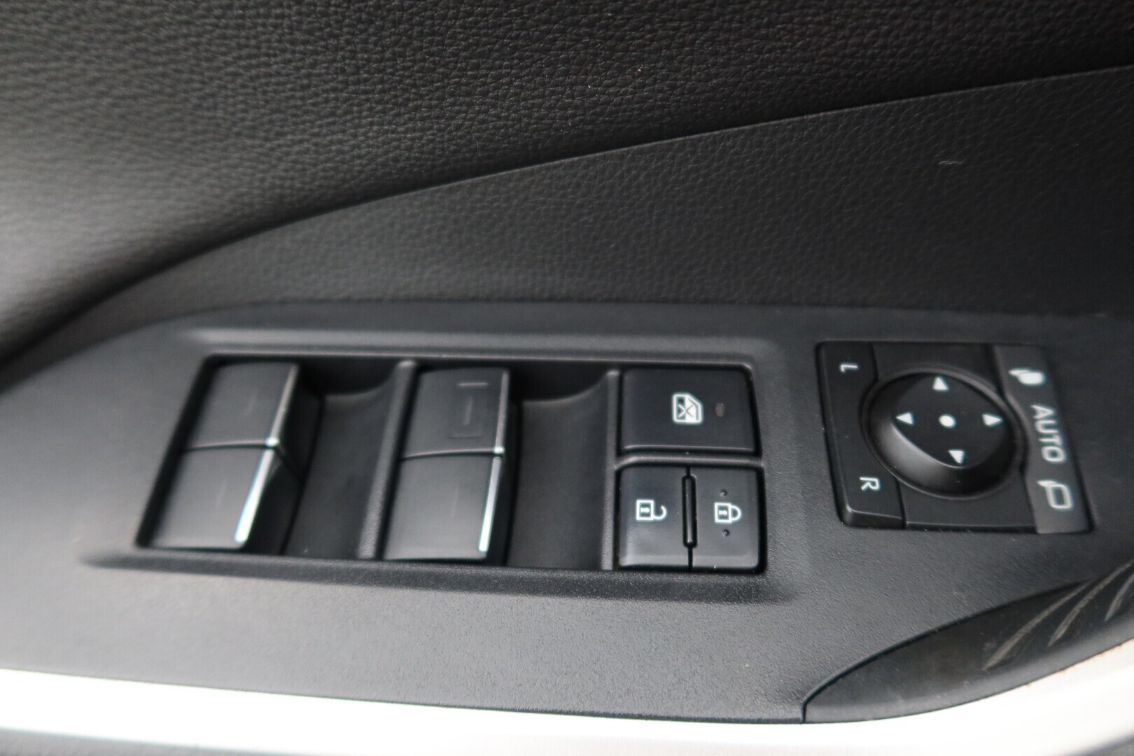 TOYOTA RAV4 2023