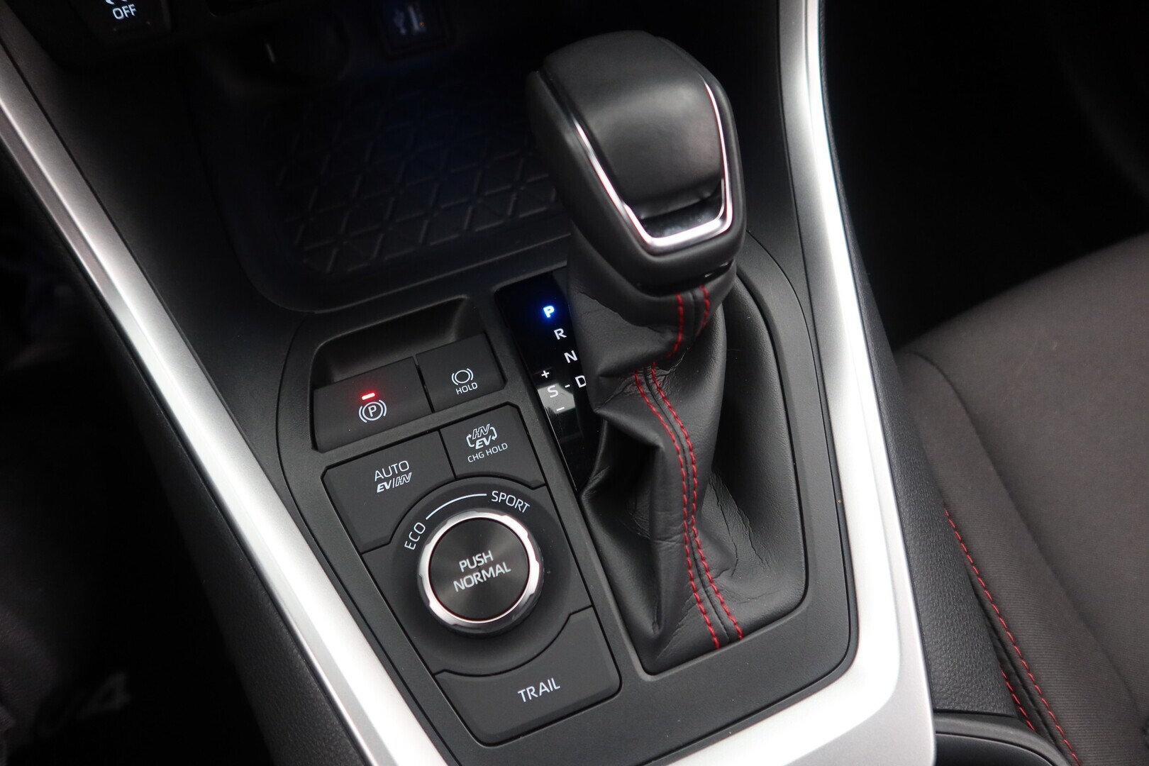 TOYOTA RAV4 Plug-in 2024