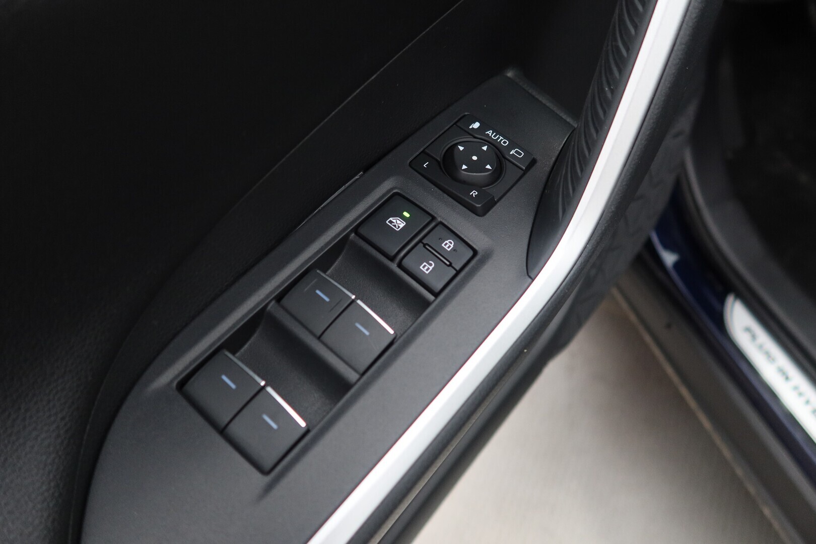 TOYOTA RAV4 Plug-in 2024