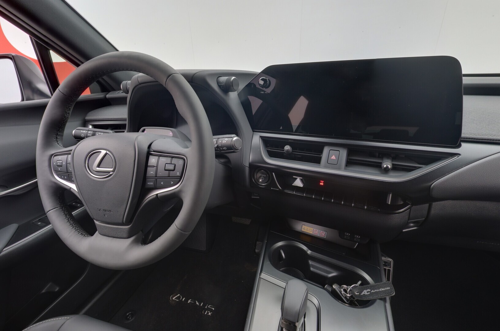 LEXUS UX 2025