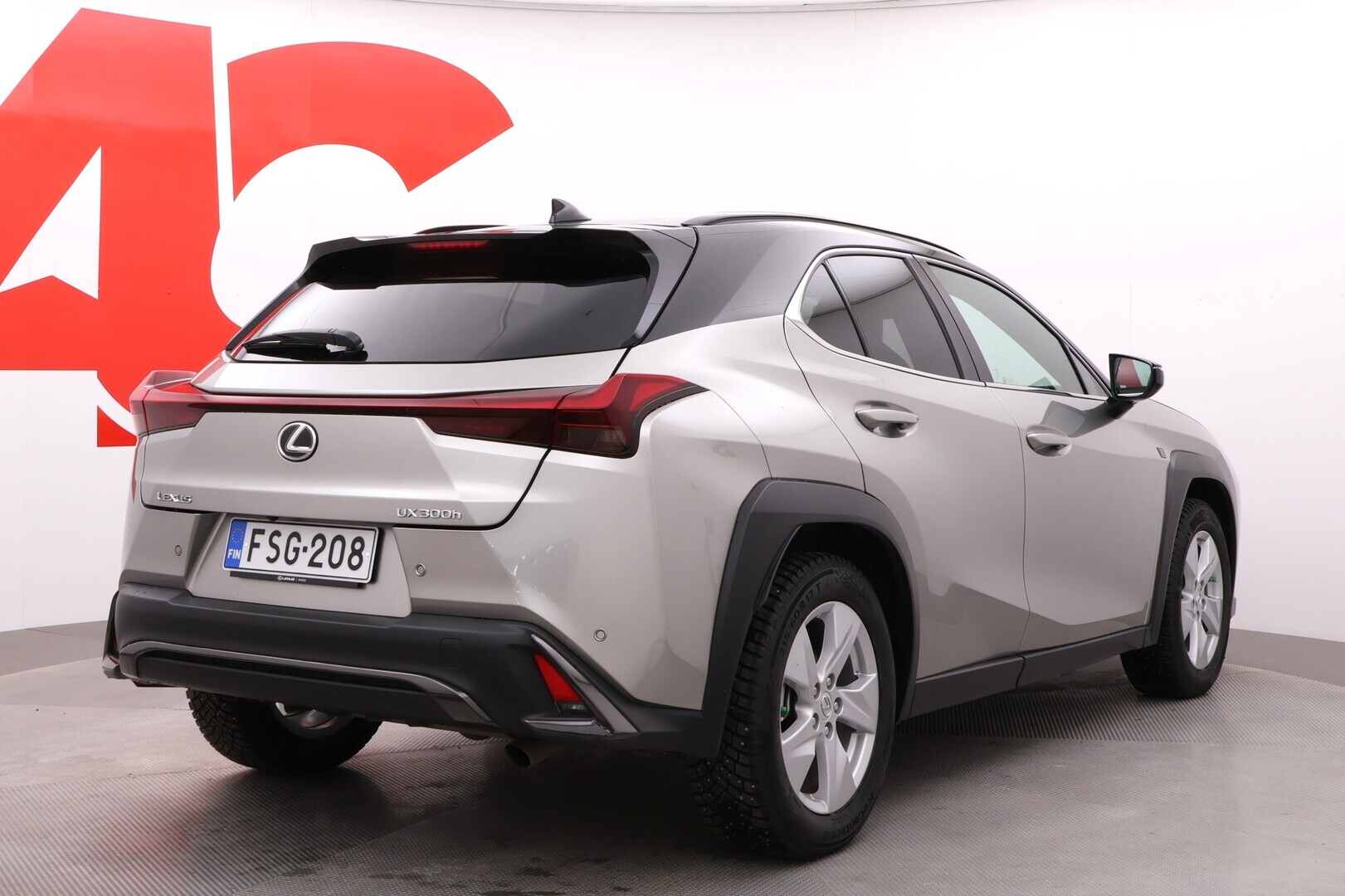 LEXUS UX 2025