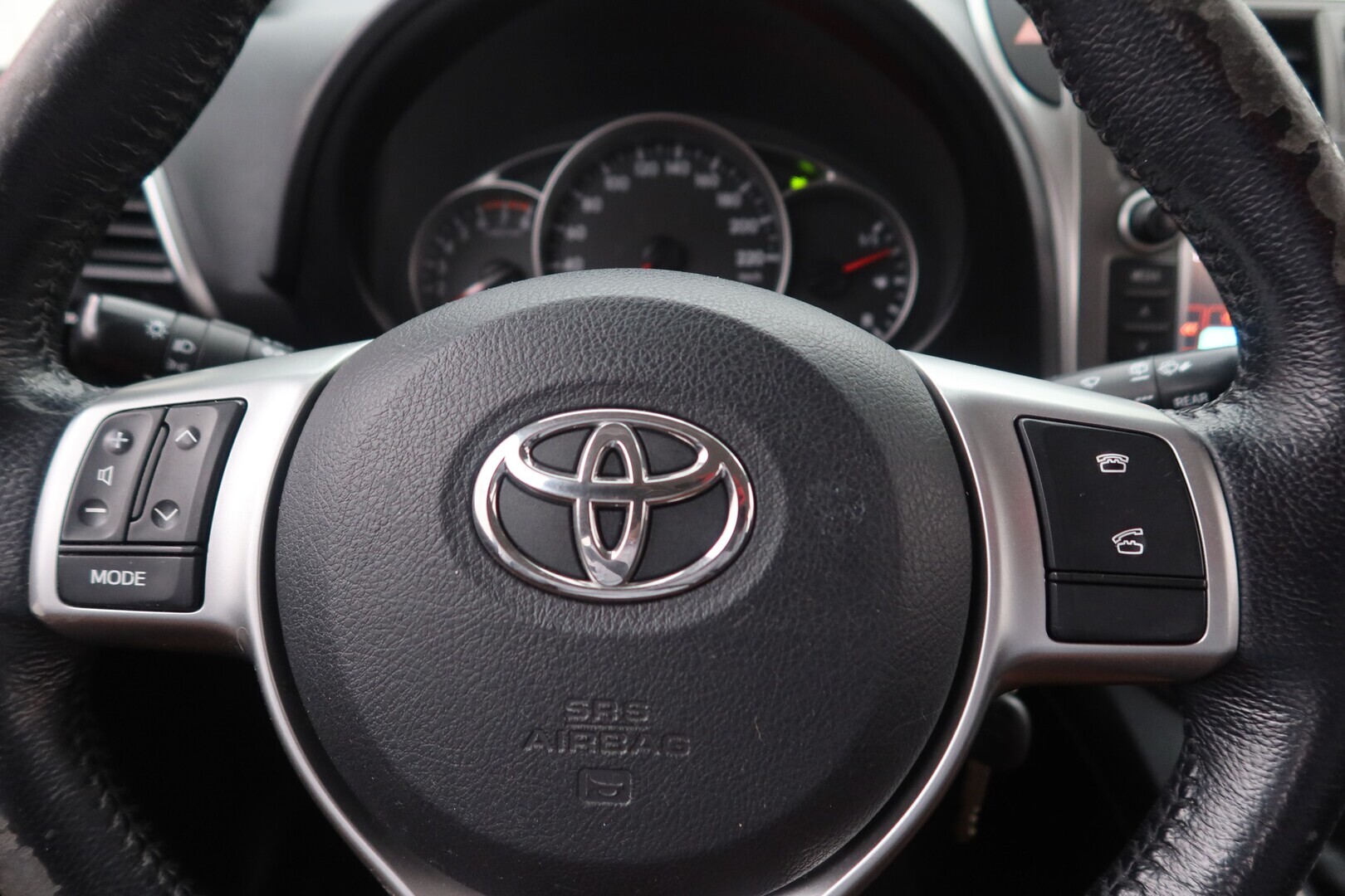 TOYOTA Verso-S 2011