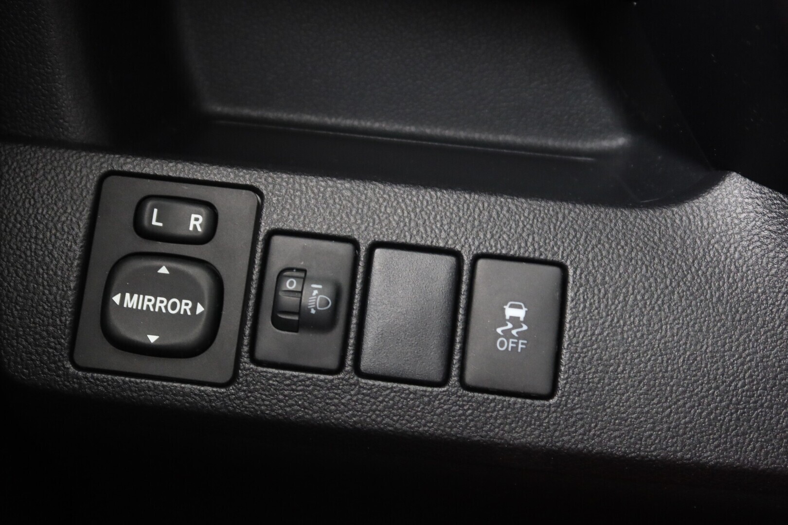 TOYOTA Verso-S 2011
