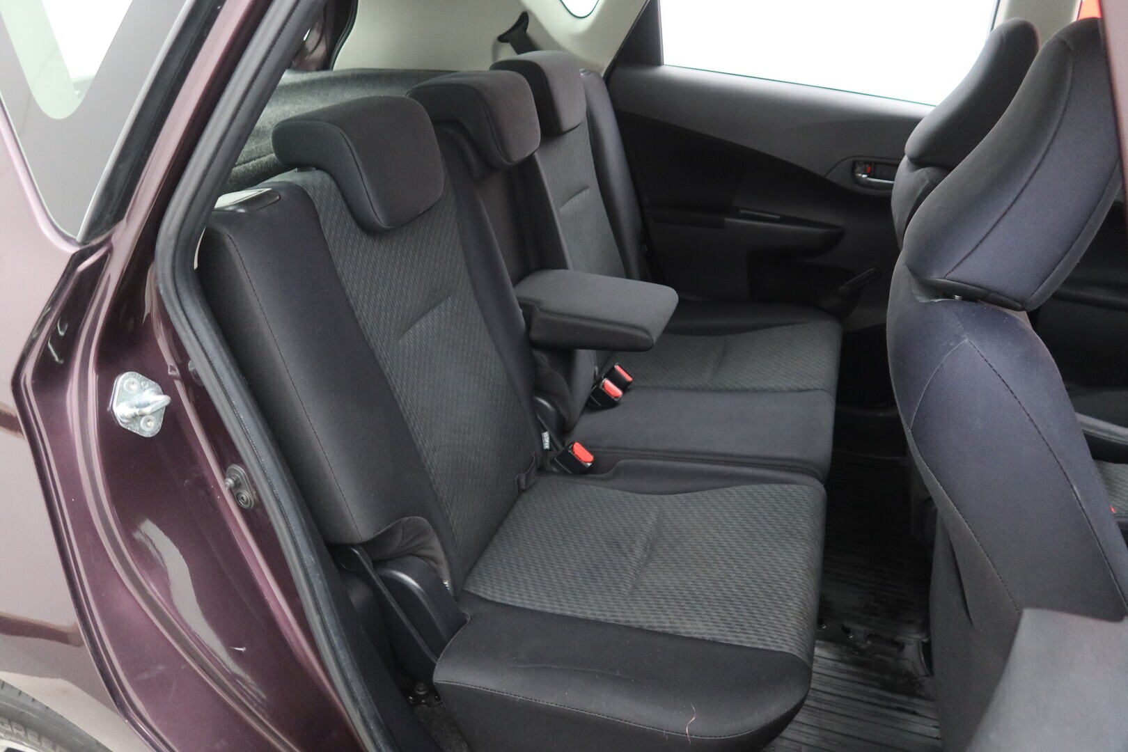 TOYOTA Verso-S 2011