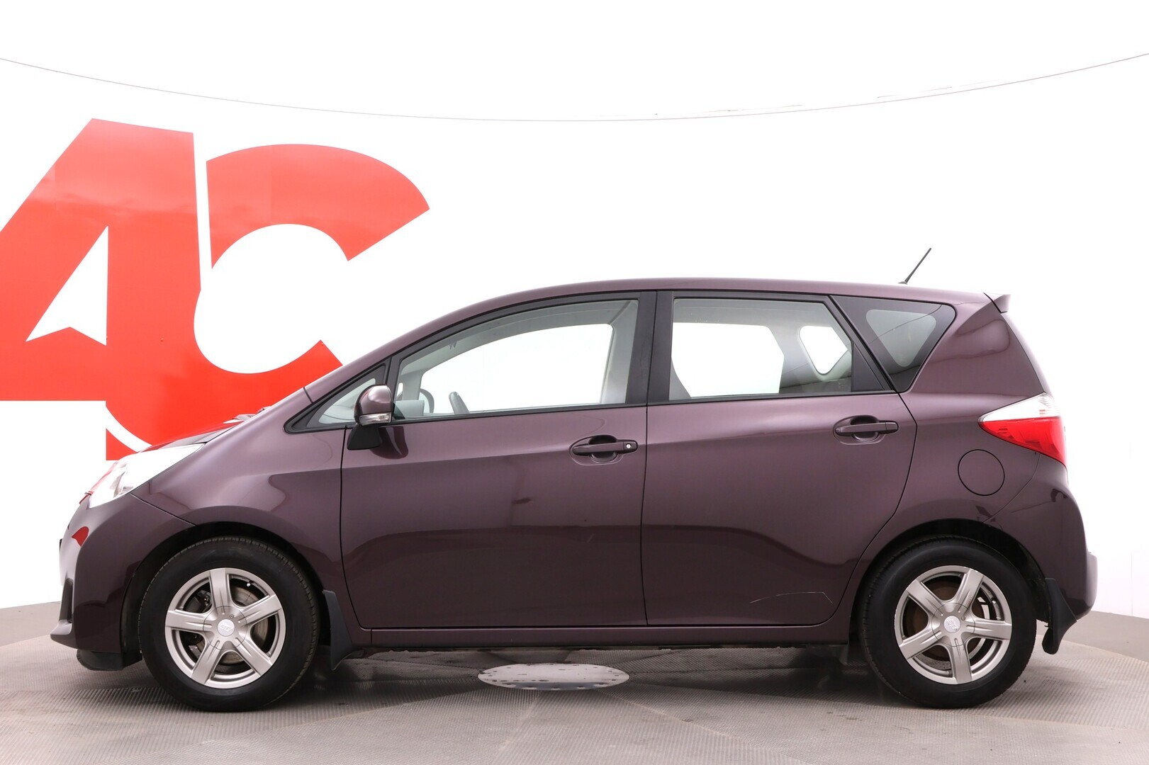 TOYOTA Verso-S 2011