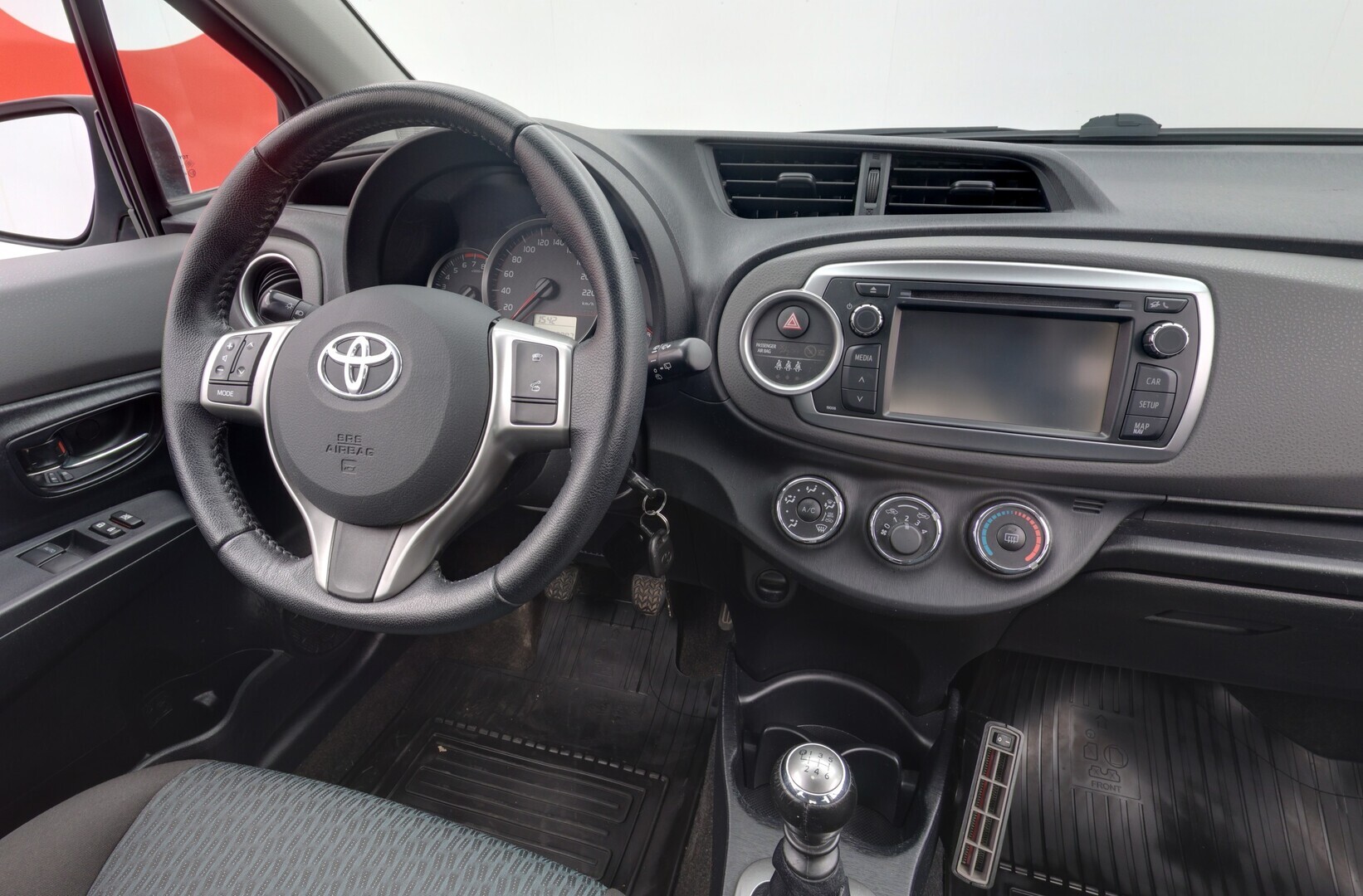TOYOTA Yaris 2012