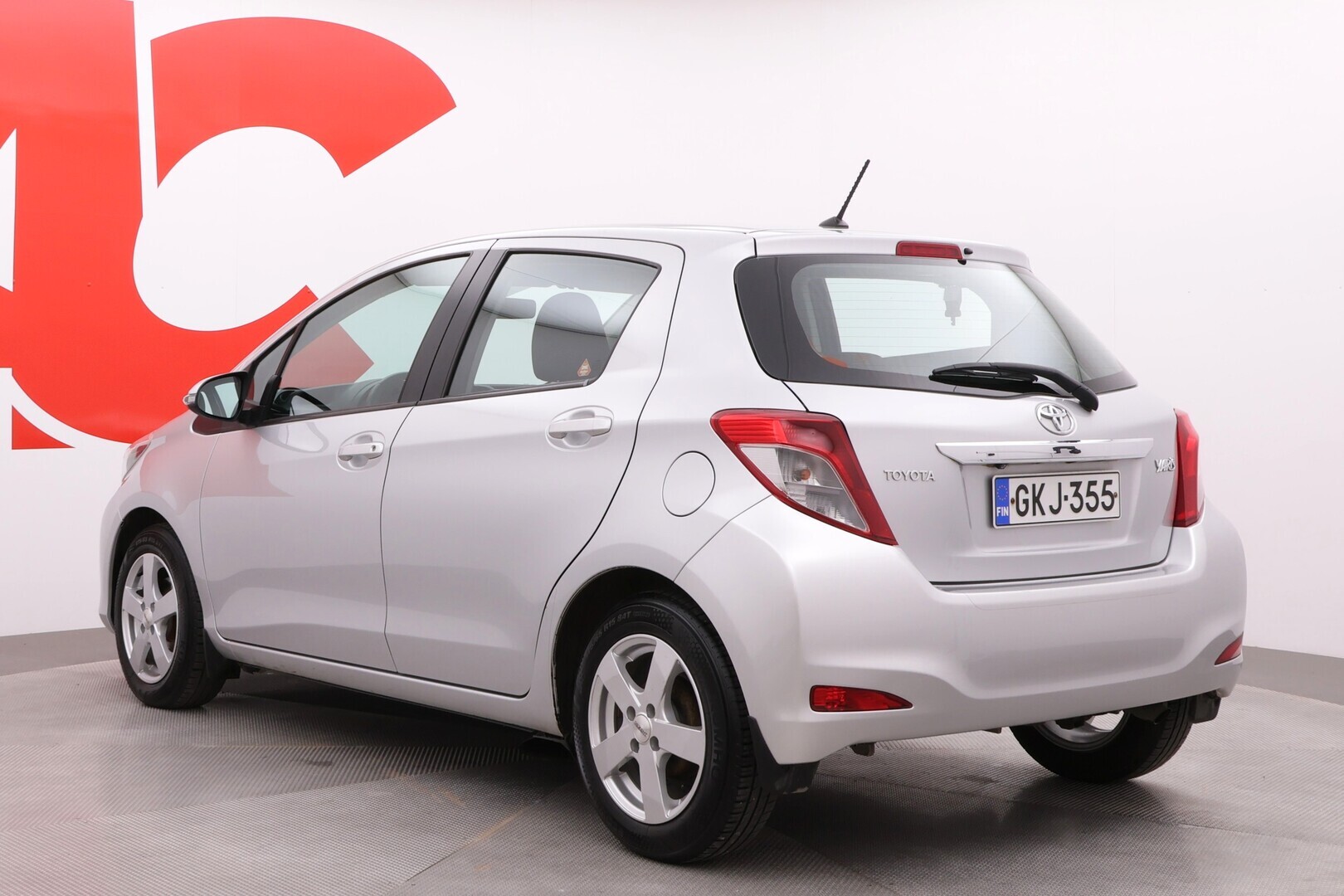 TOYOTA Yaris 2012