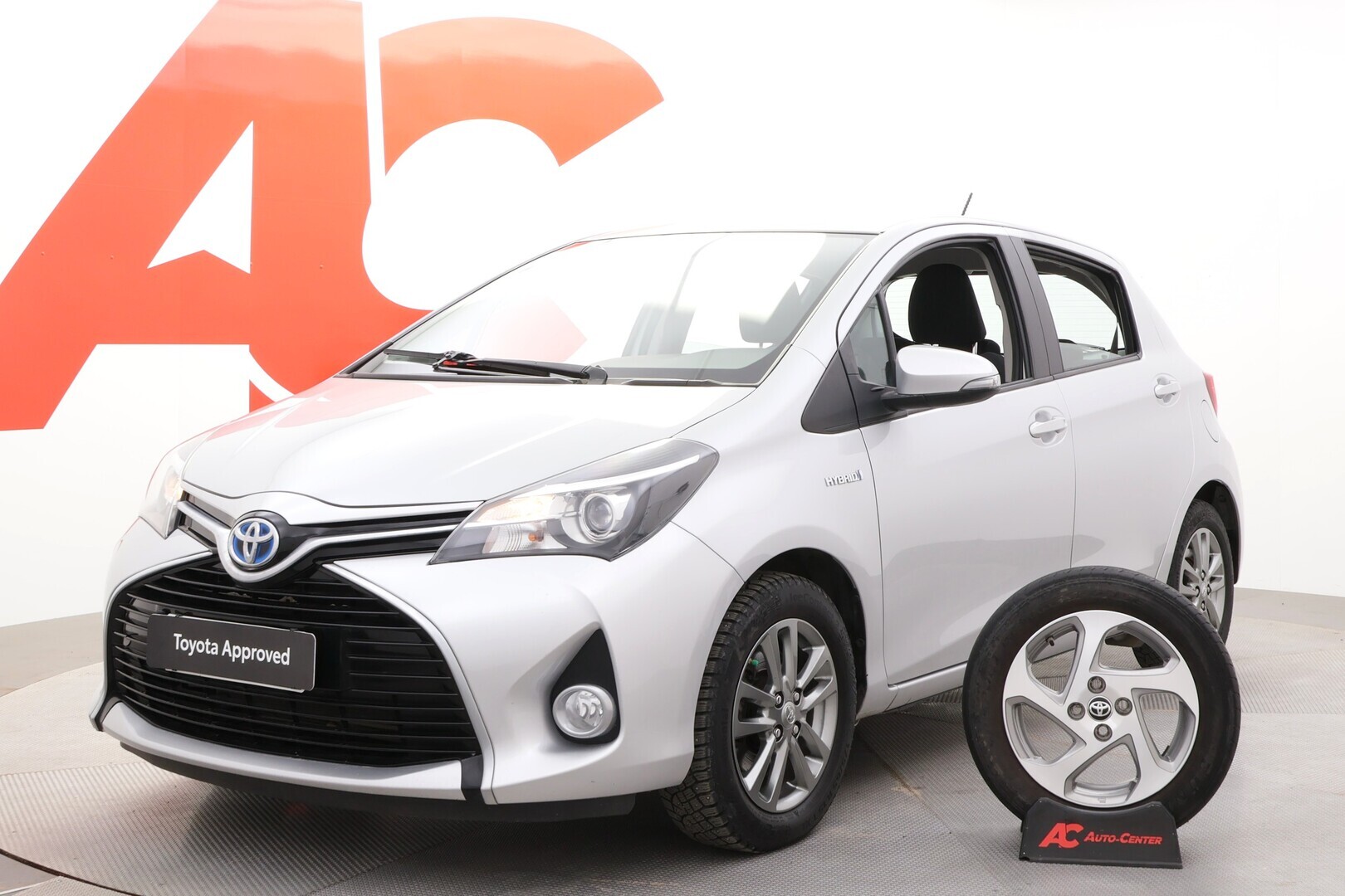 TOYOTA Yaris 2016