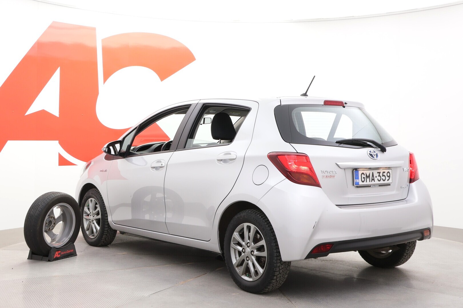 TOYOTA Yaris 2016