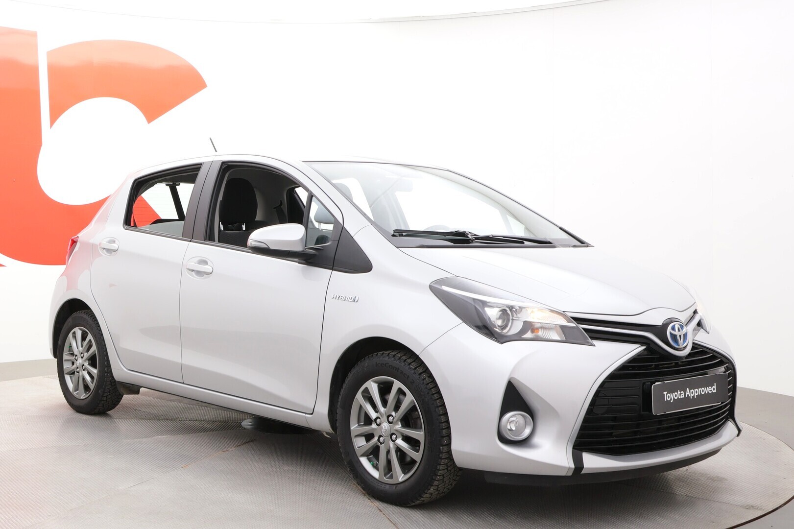 TOYOTA Yaris 2016