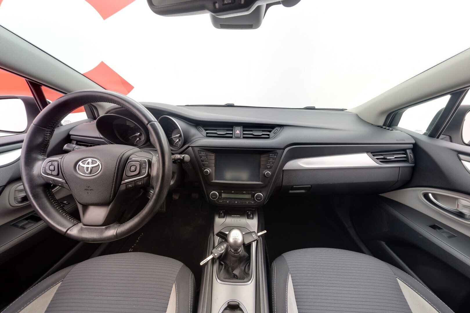 TOYOTA Avensis 2016
