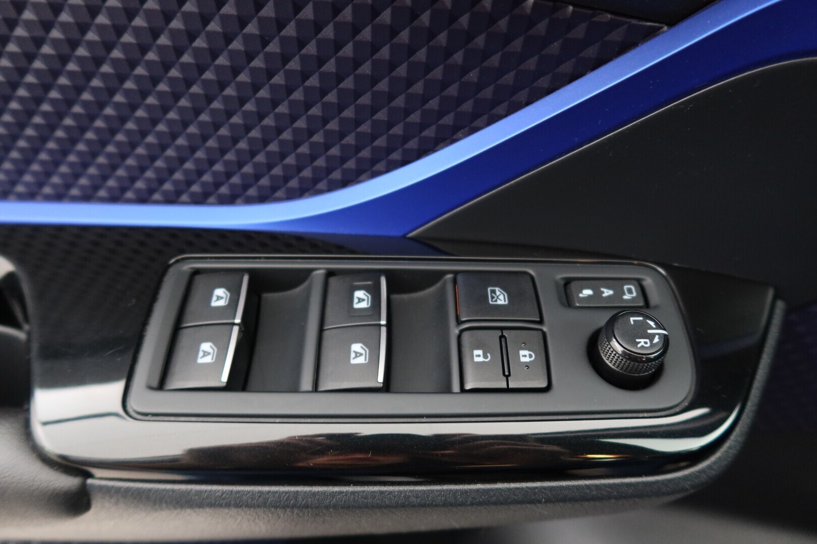 TOYOTA C-HR 2016