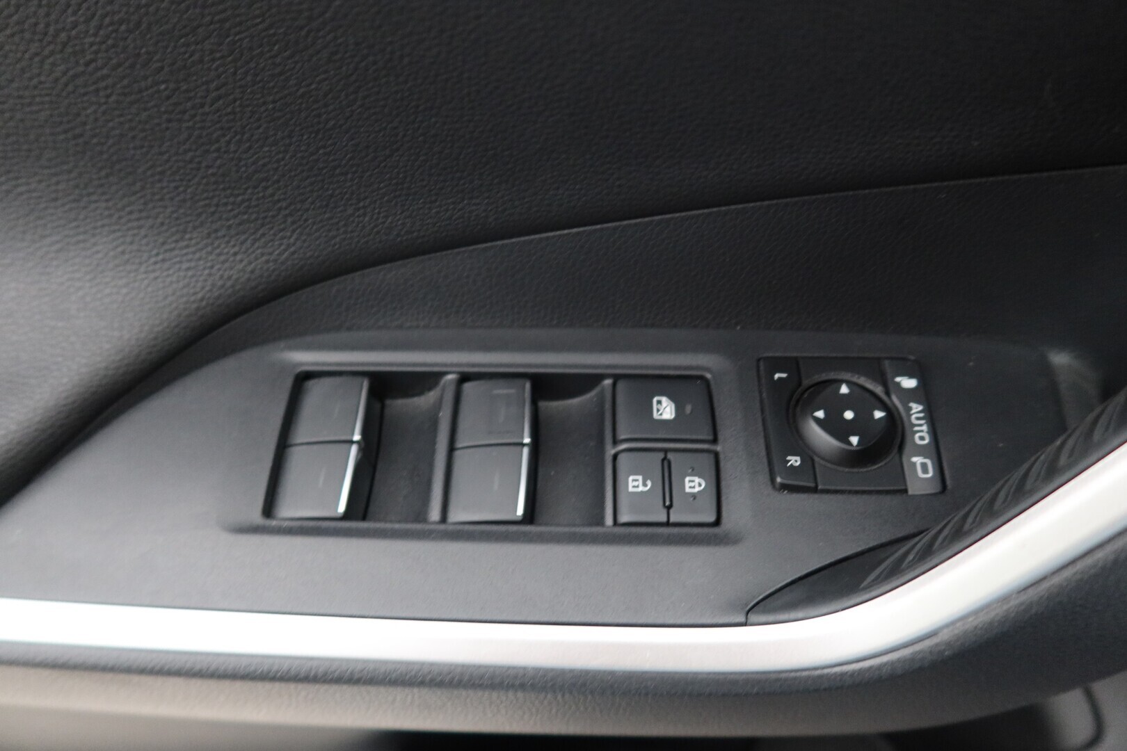 TOYOTA RAV4 Plug-in 2024