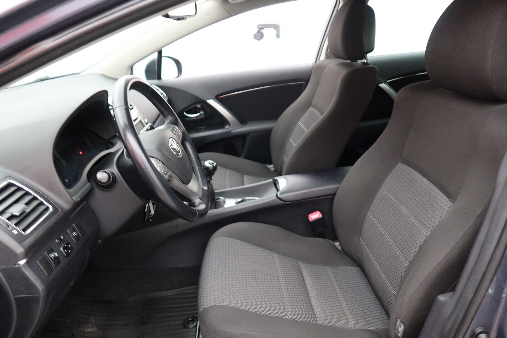 TOYOTA Avensis 2012