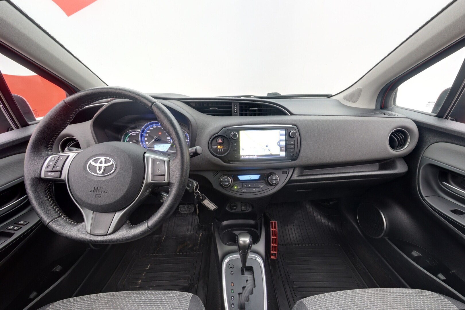 TOYOTA Yaris 2016