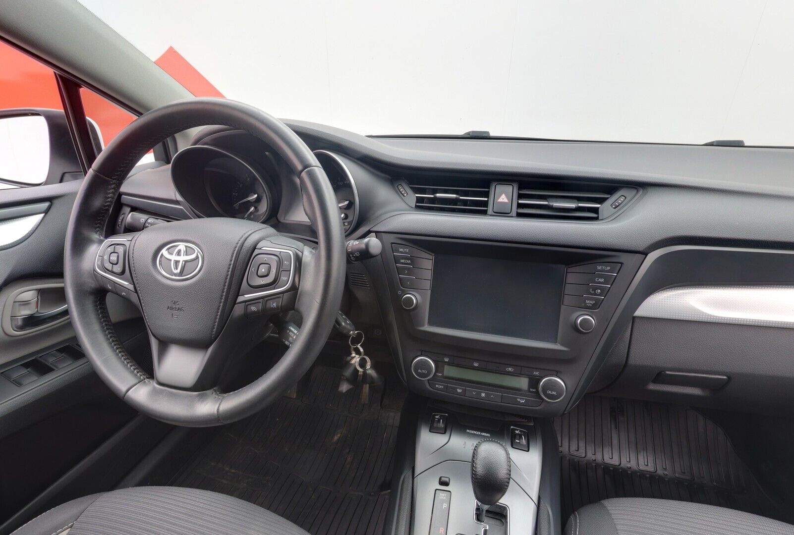 TOYOTA Avensis 2018