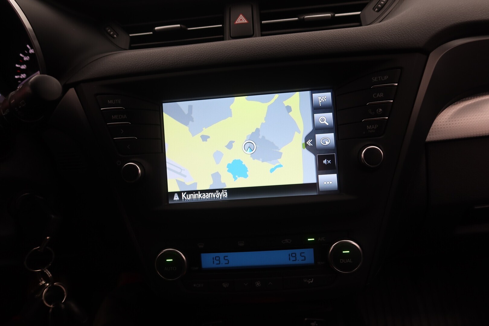 TOYOTA Avensis 2018