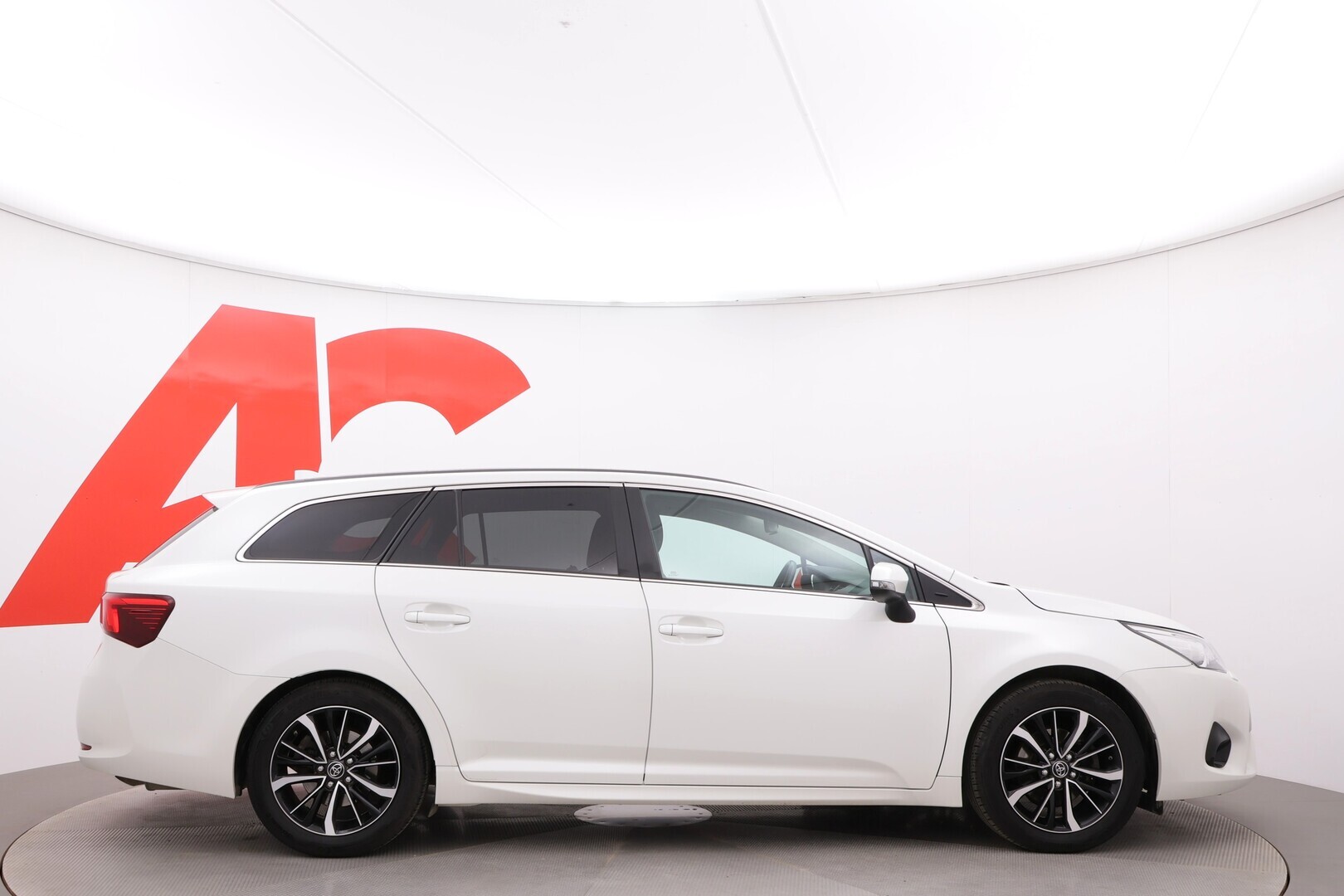 TOYOTA Avensis 2018
