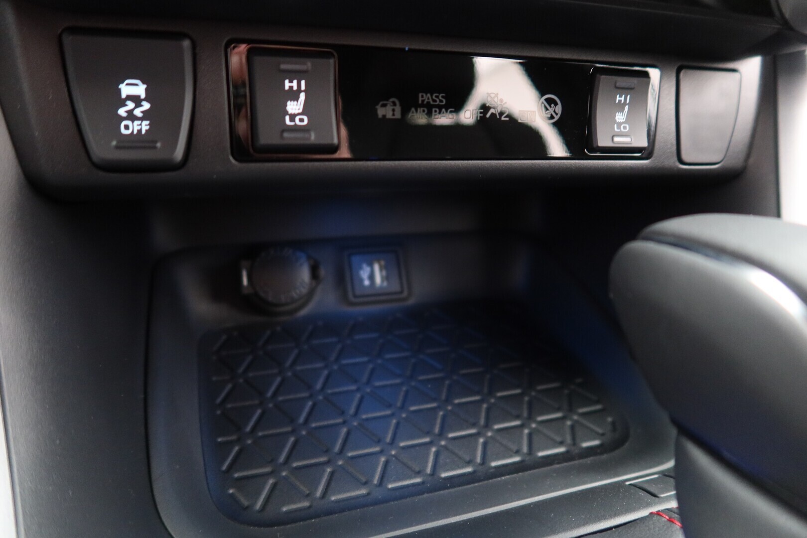 TOYOTA RAV4 Plug-in 2025