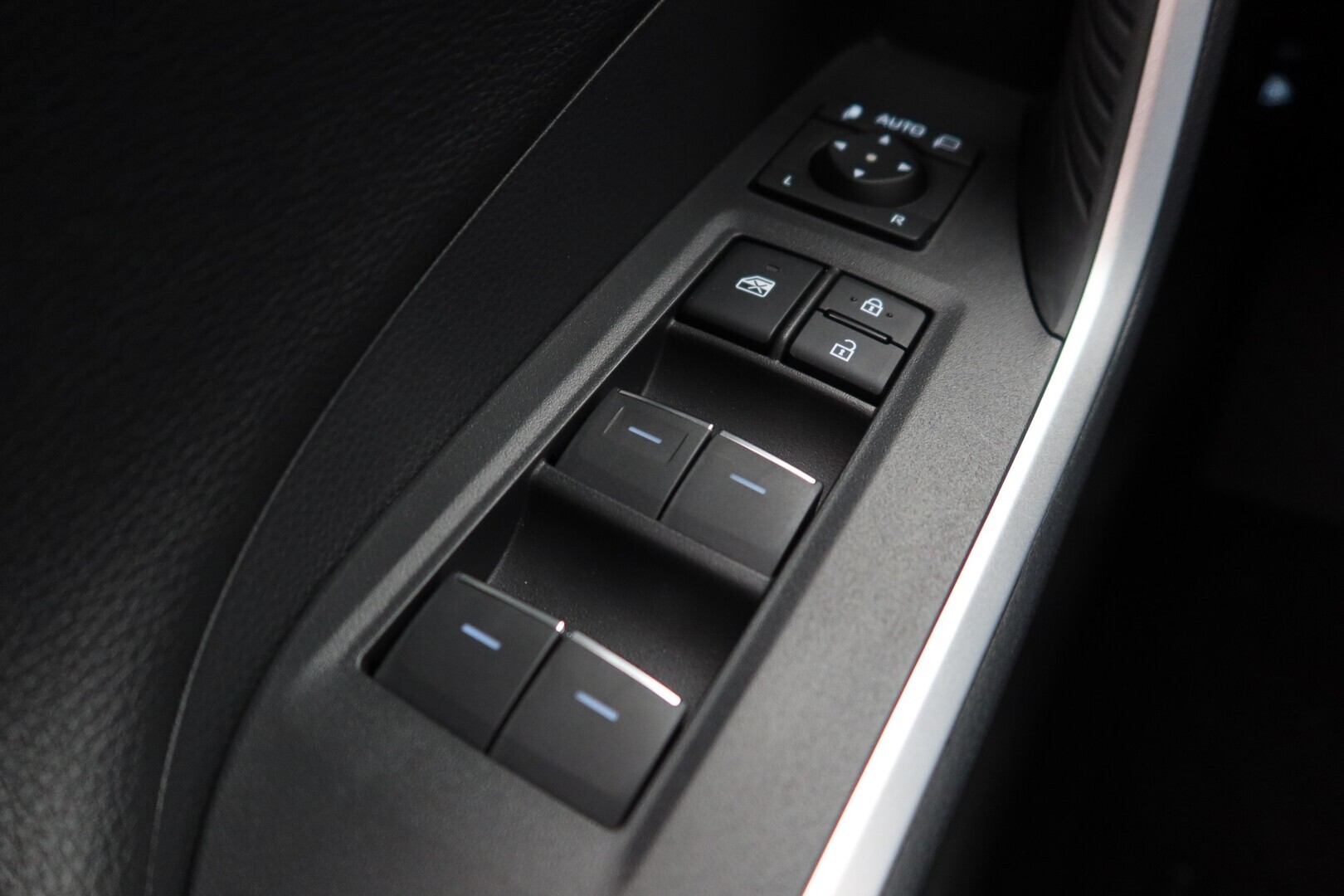 TOYOTA RAV4 Plug-in 2025