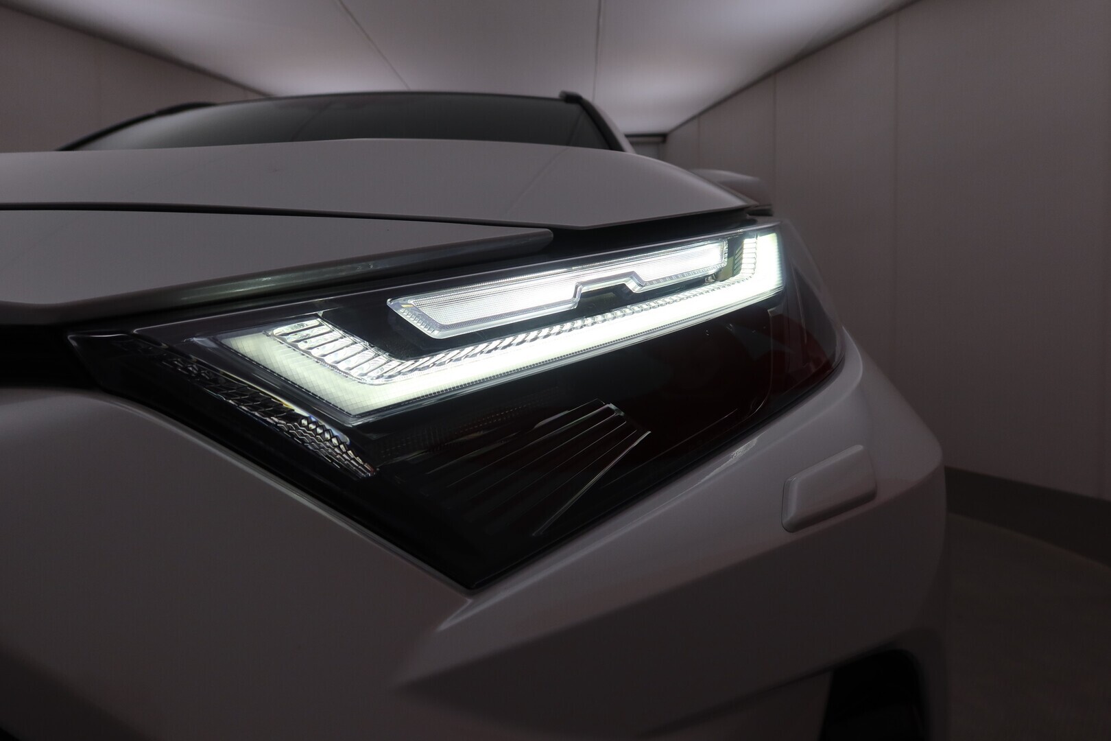 TOYOTA RAV4 Plug-in 2025