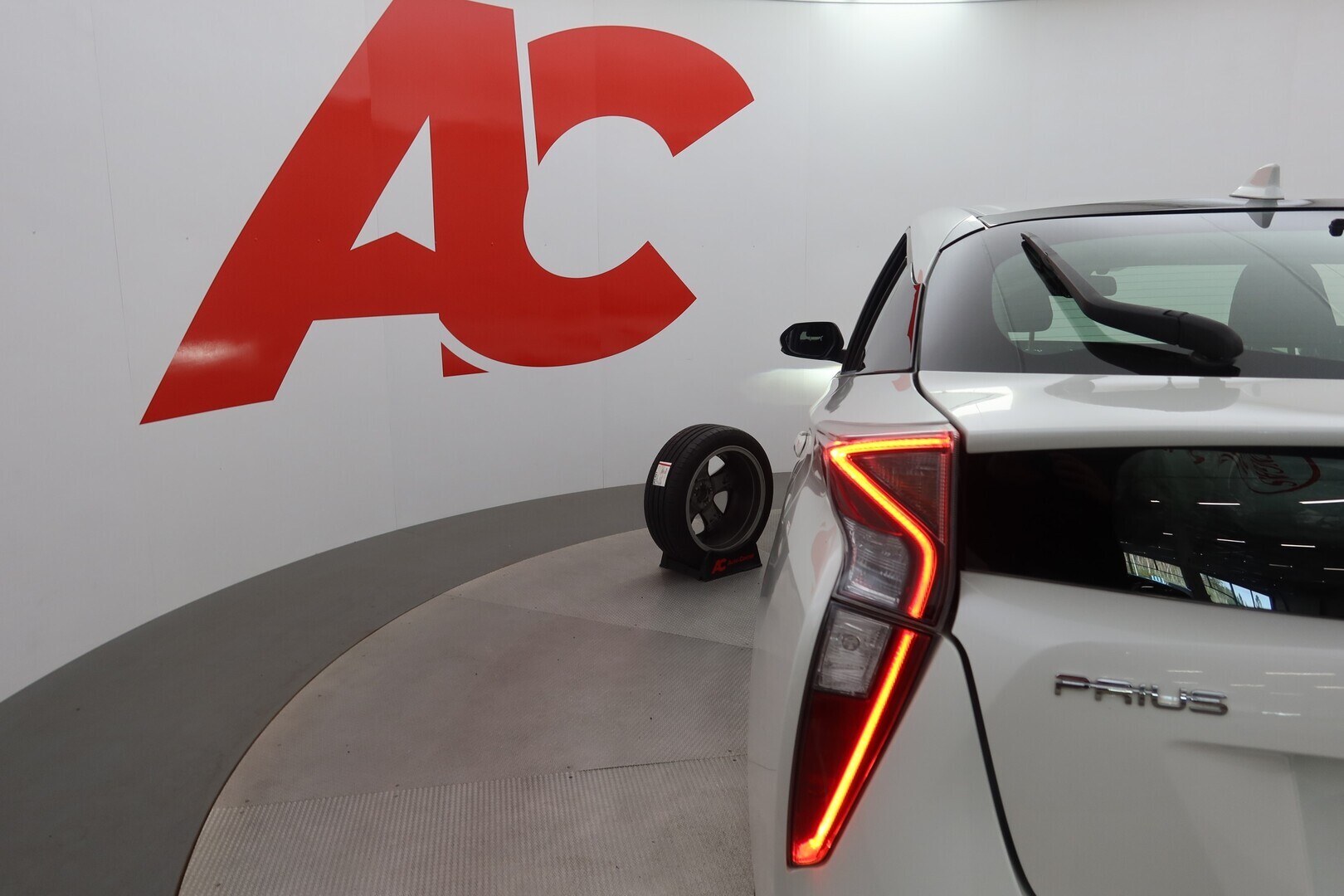 TOYOTA Prius 2018