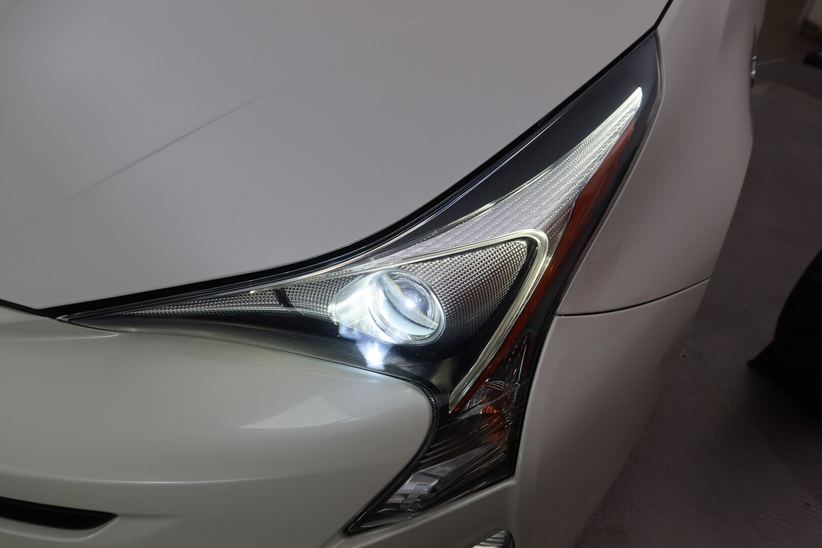 TOYOTA Prius 2018