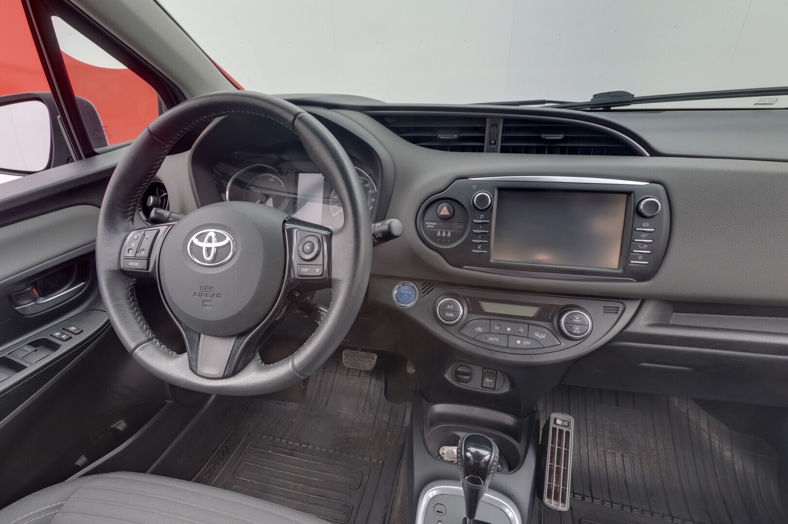TOYOTA Yaris 2018